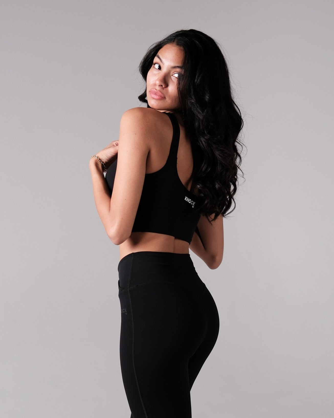 SCULPTING PADDED CROP TOP BLACK