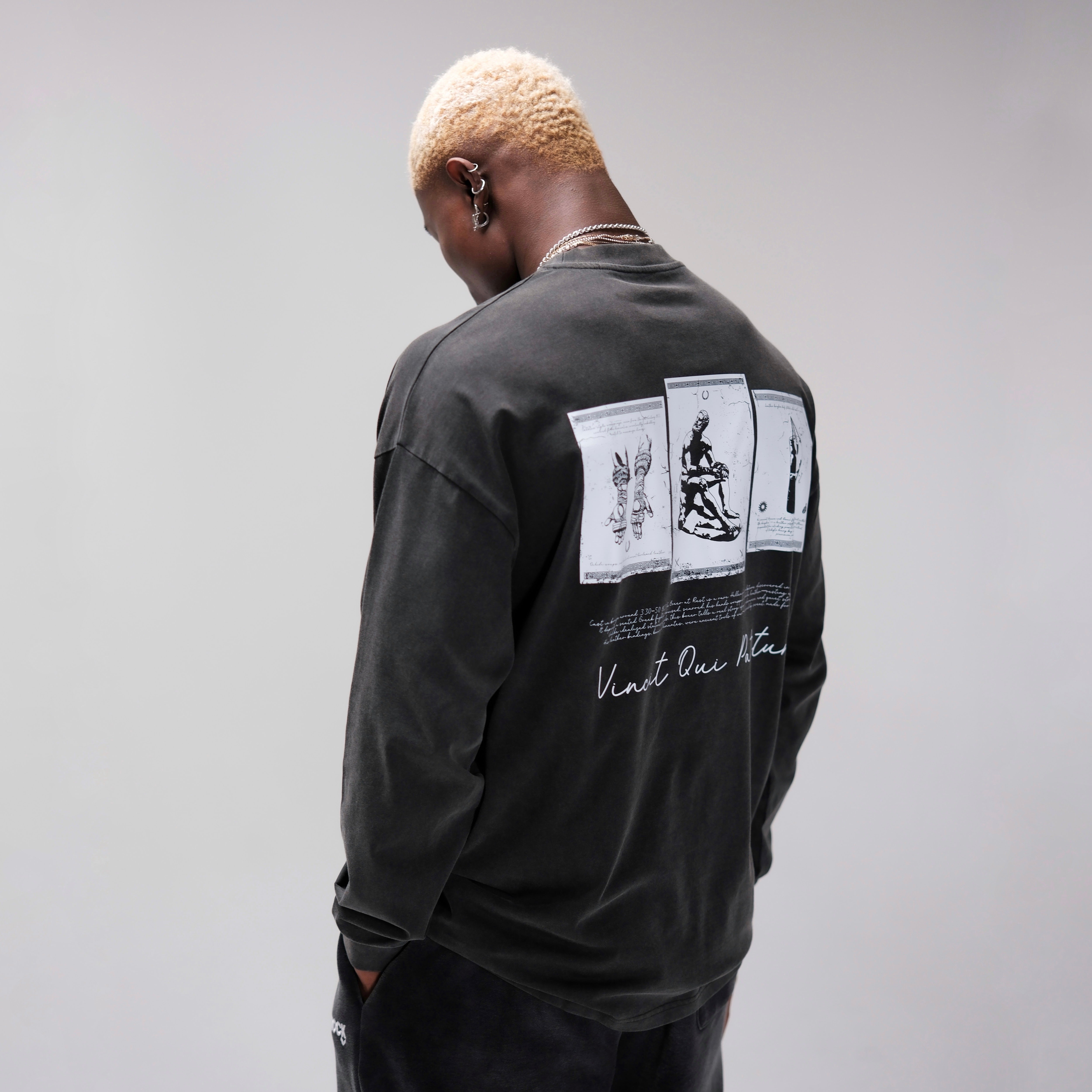 VINCIT QUI PATITUR LONG SLEEVE TEE