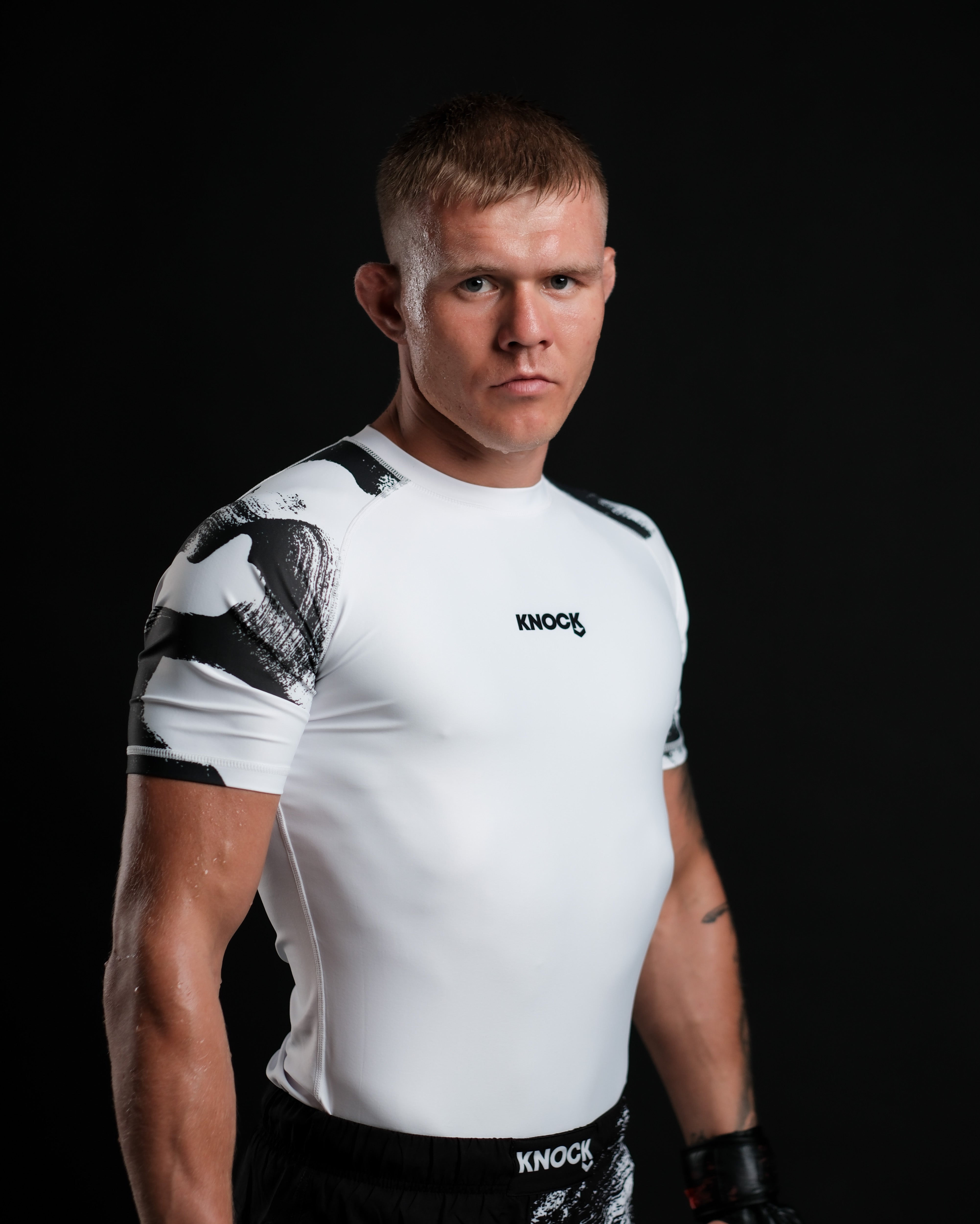 V. T. RASHGUARD WHITE