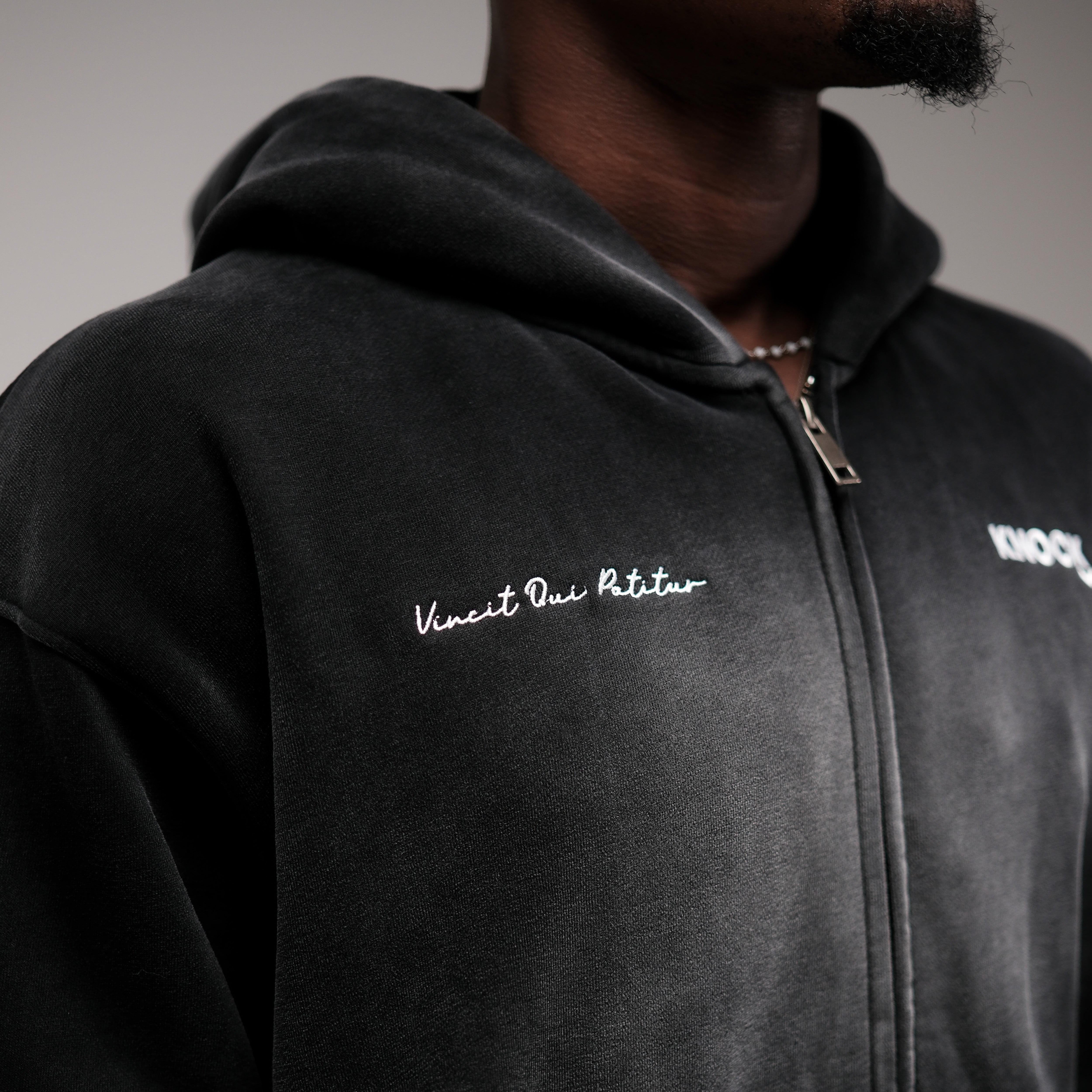 VINCIT QUI PATITUR ZIP HOODIE