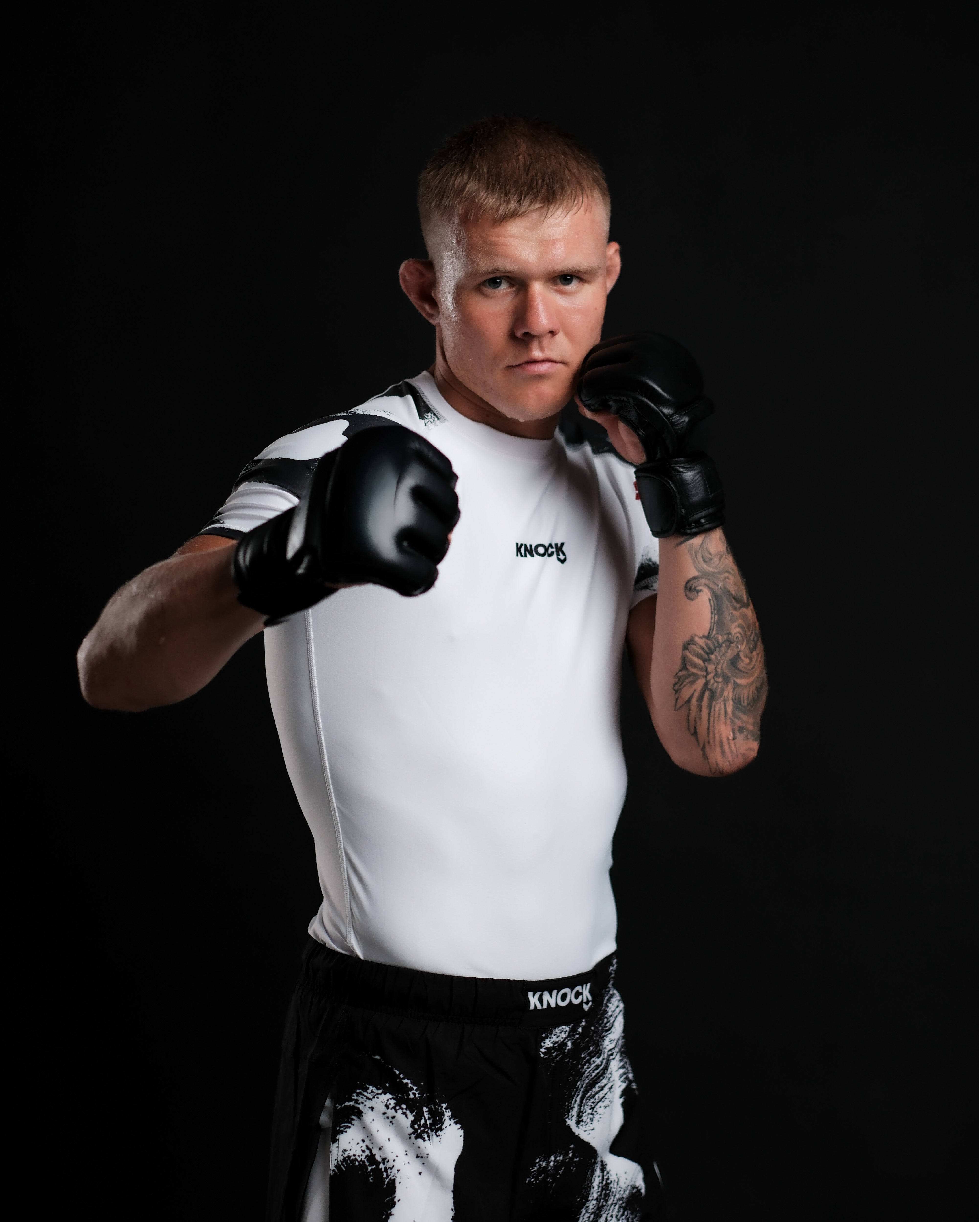 V. T. RASHGUARD WHITE