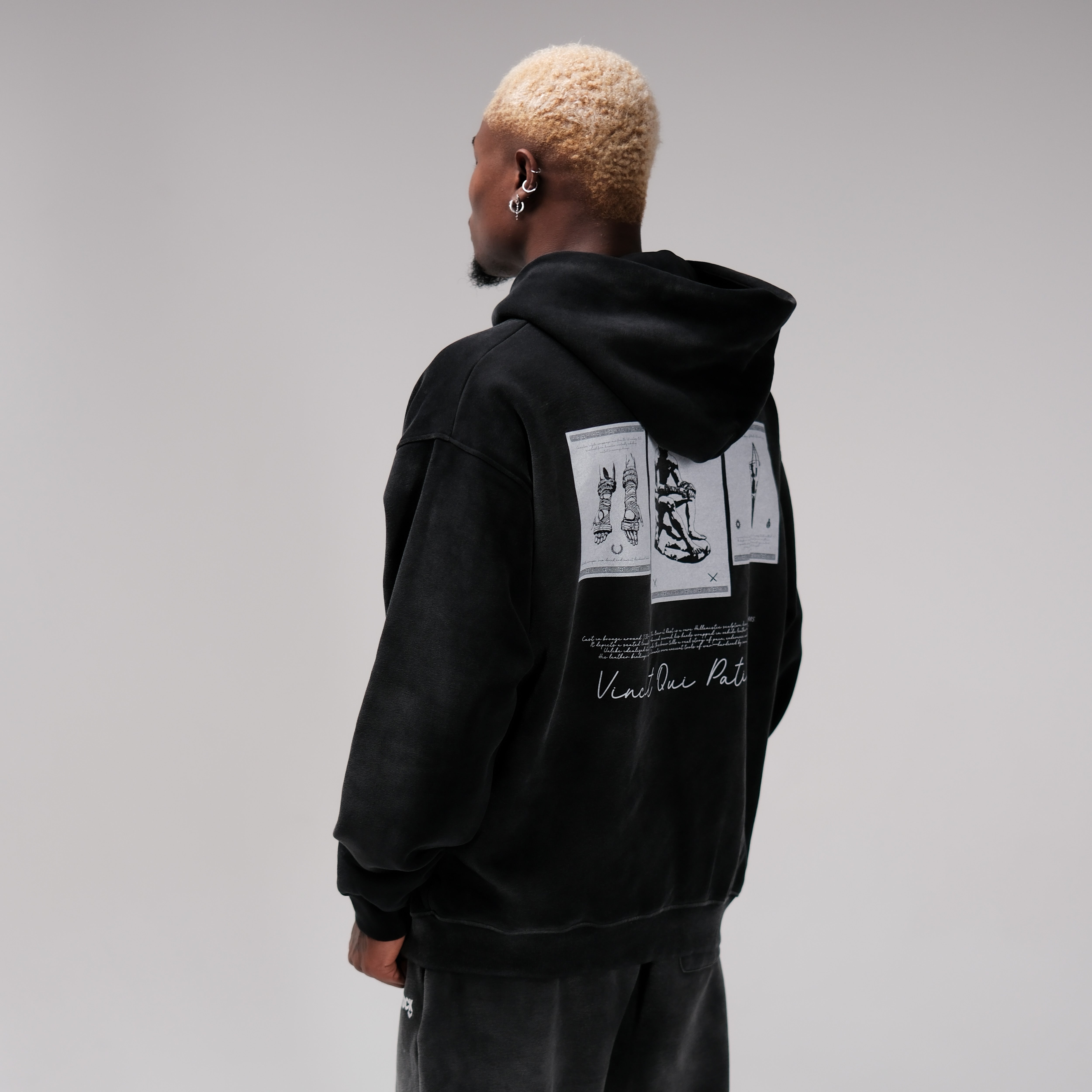 VINCIT QUI PATITUR ZIP HOODIE