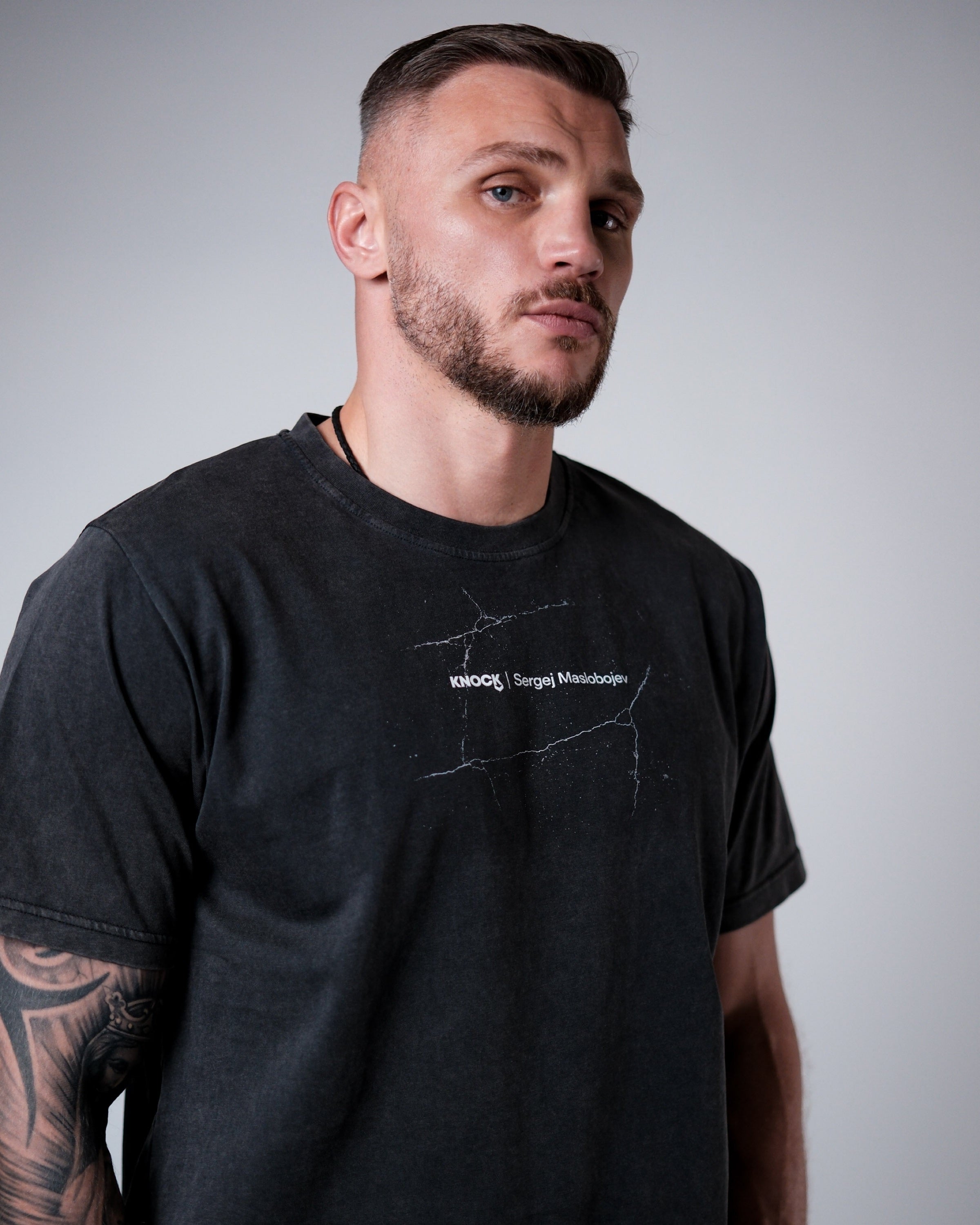 KNOCK x SERGEJ MASLOBOJEV TEE