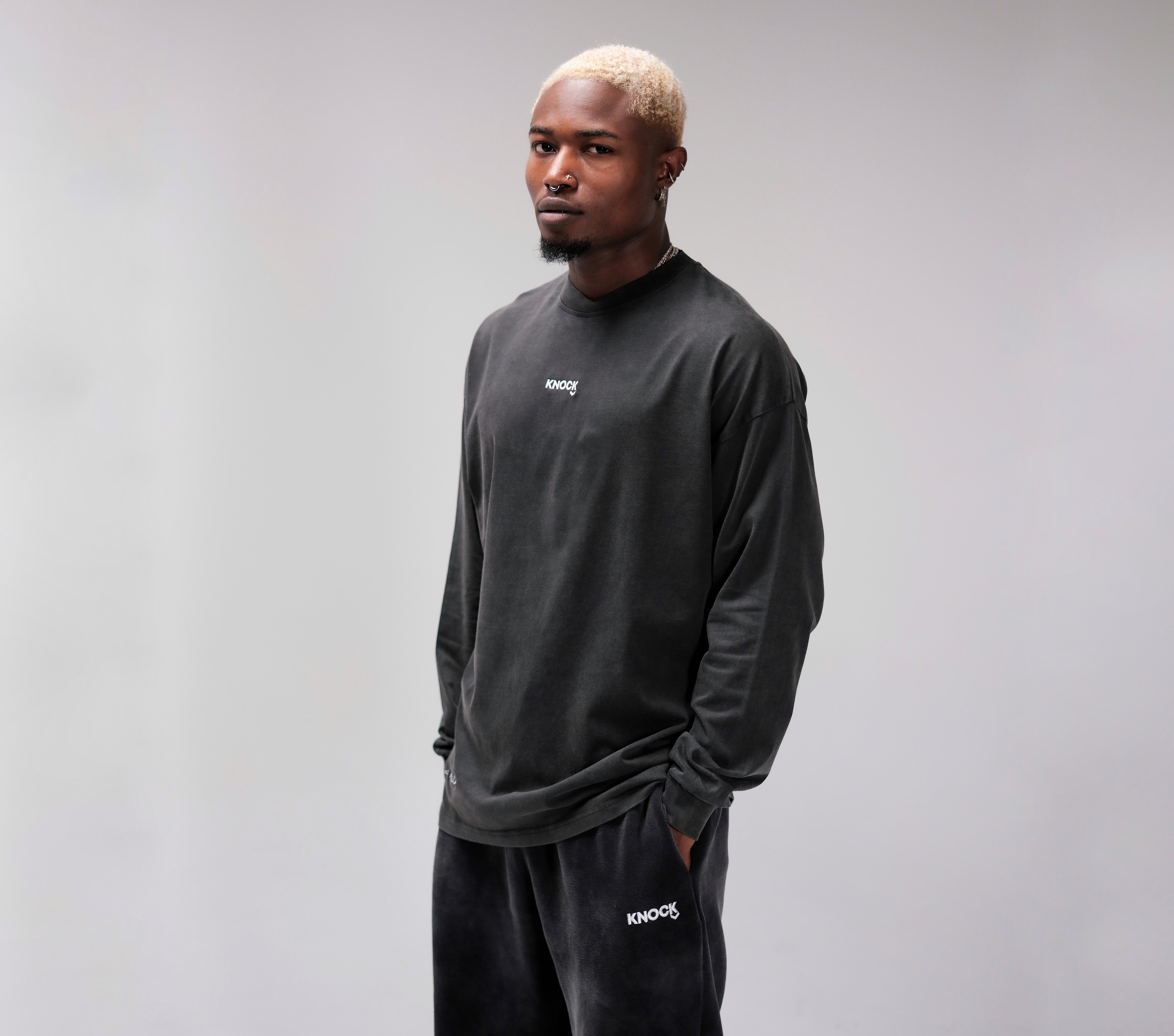 VINCIT QUI PATITUR LONG SLEEVE TEE