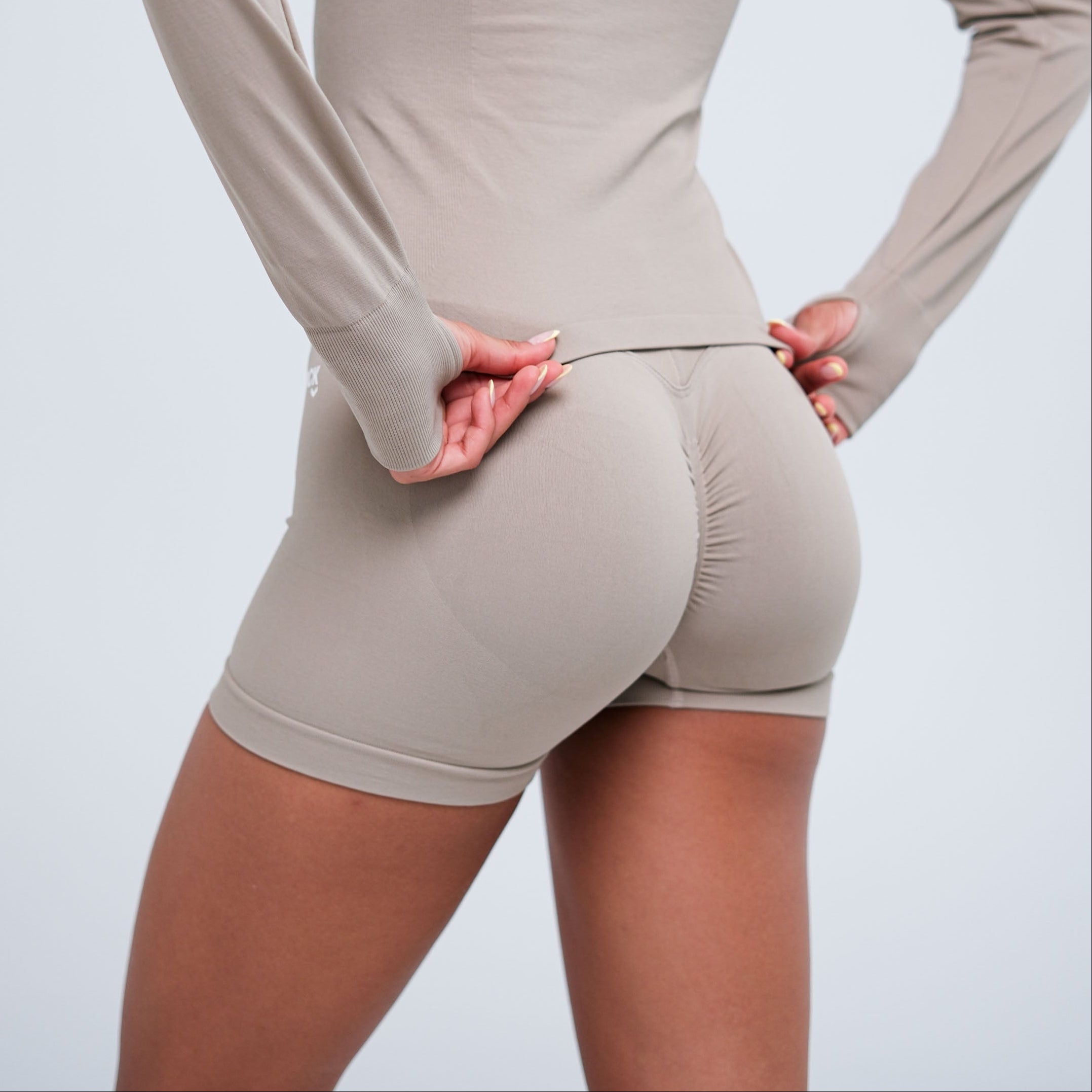 SKIN FIT SHORTS | NUDE