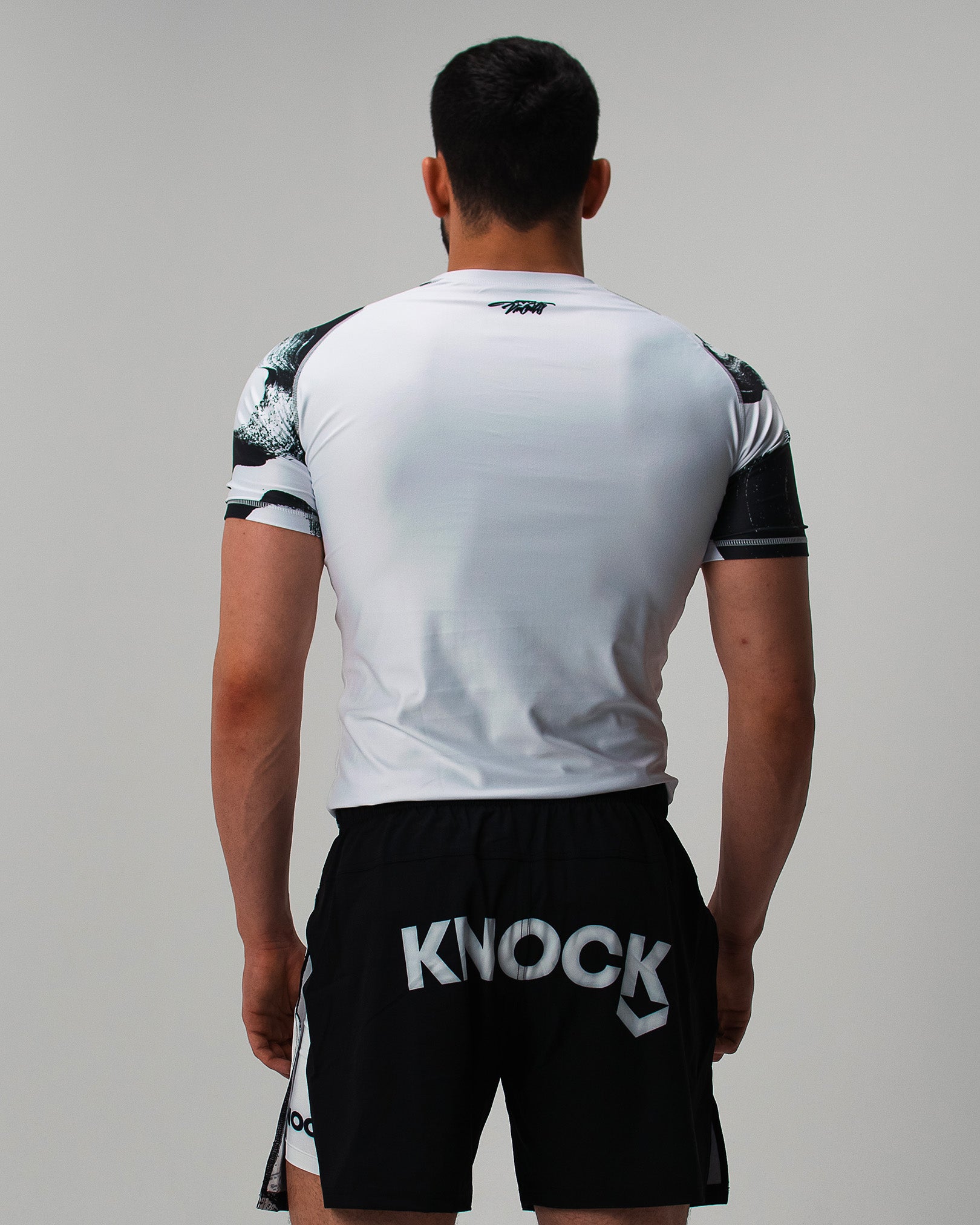 V. T. RASHGUARD WHITE