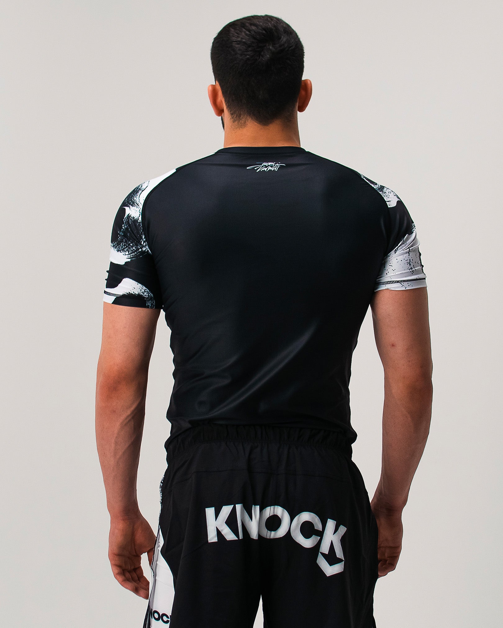 V. T. RASHGUARD BLACK