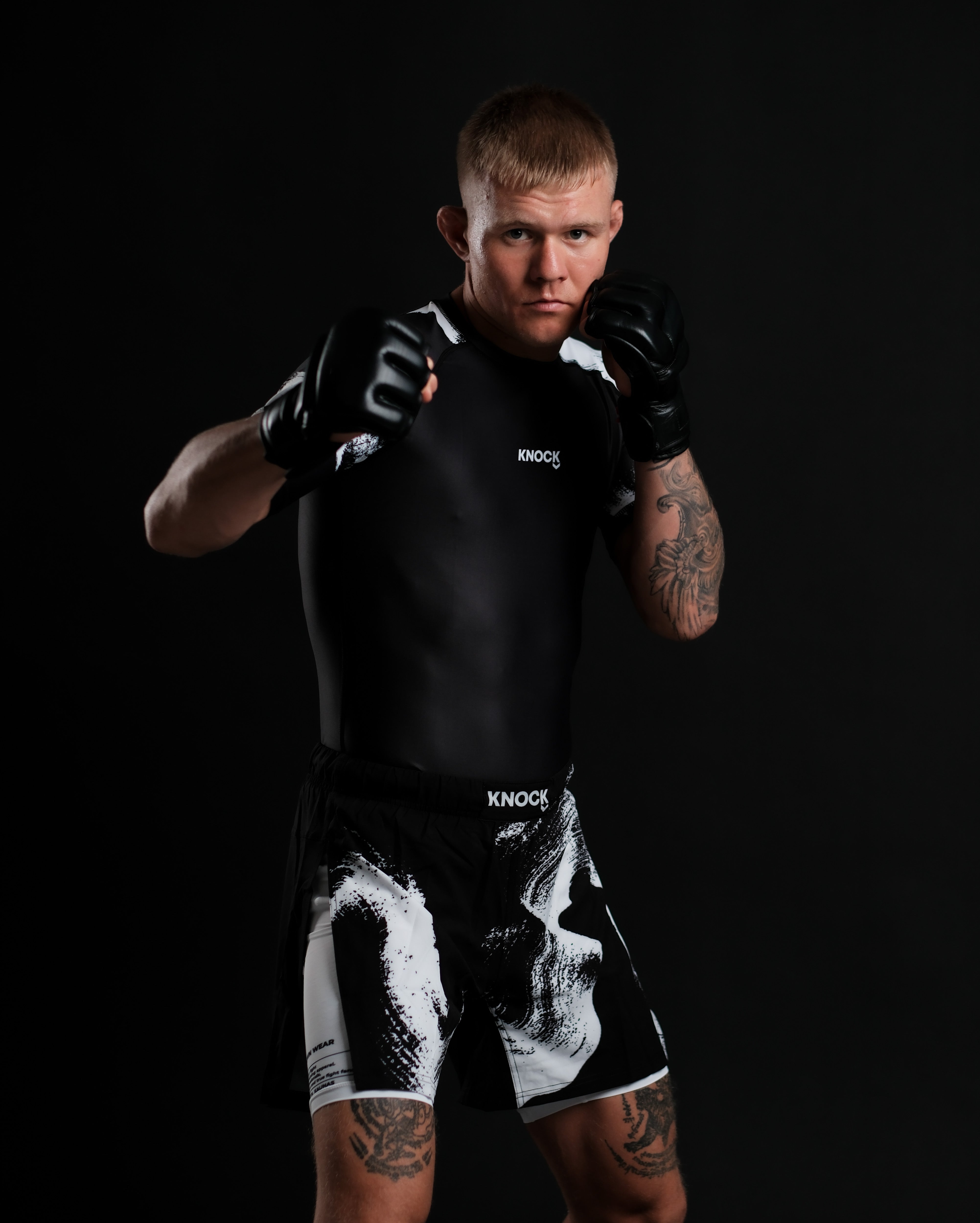 V. T. RASHGUARD BLACK