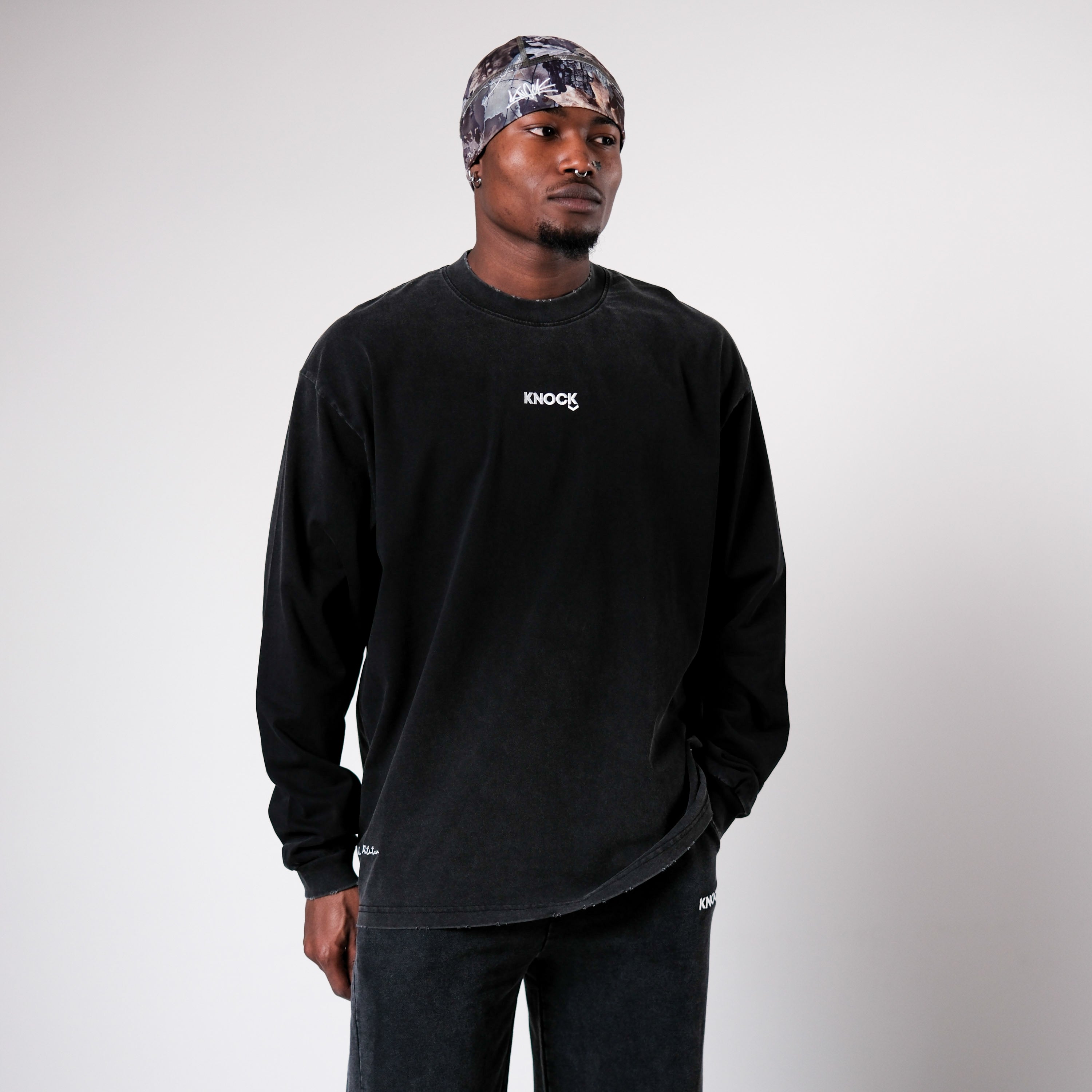 LIMITED VINCIT QUI PATITUR LONG SLEEVE TEE