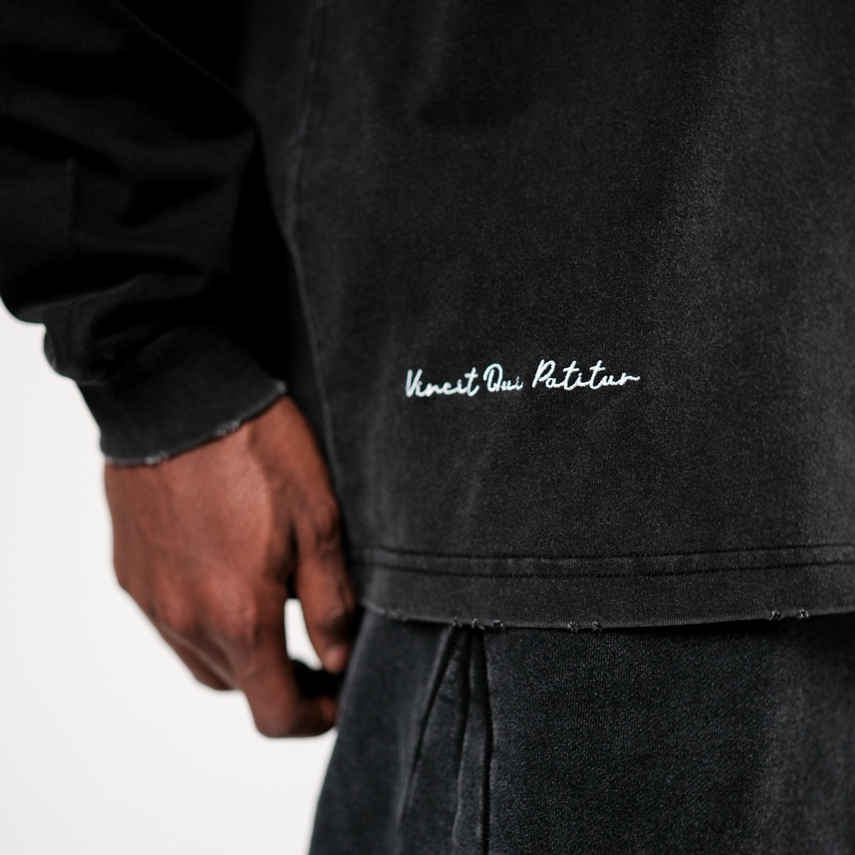 LIMITED VINCIT QUI PATITUR LONG SLEEVE TEE