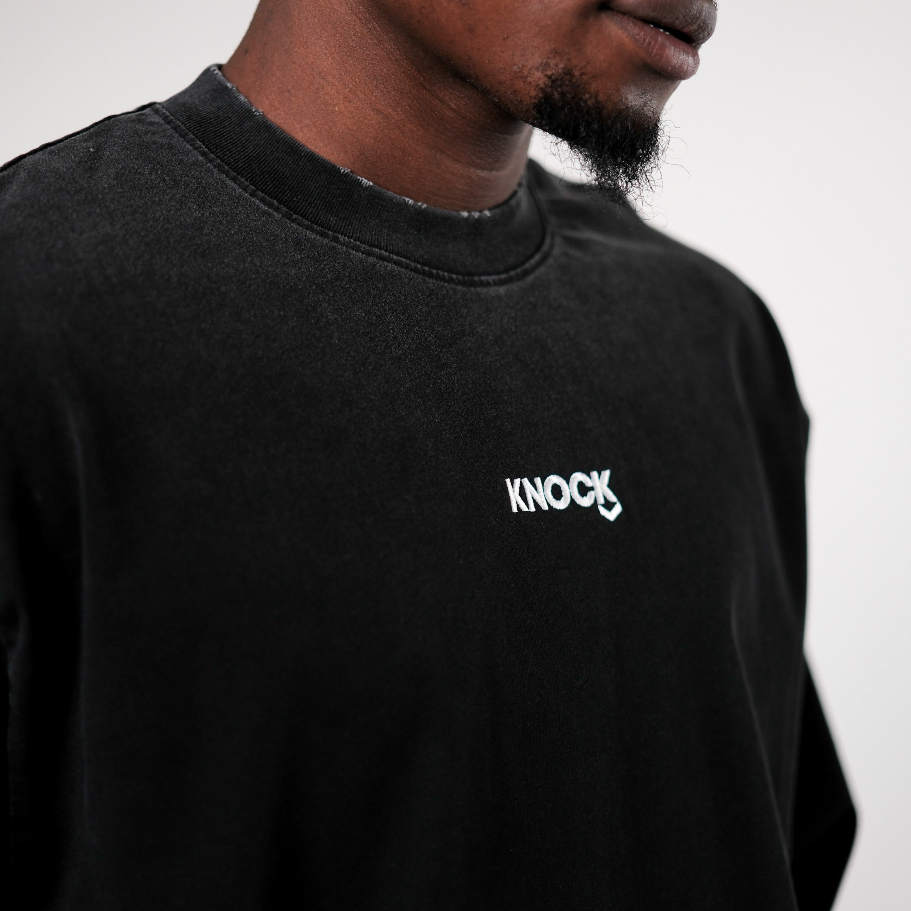 LIMITED VINCIT QUI PATITUR LONG SLEEVE TEE