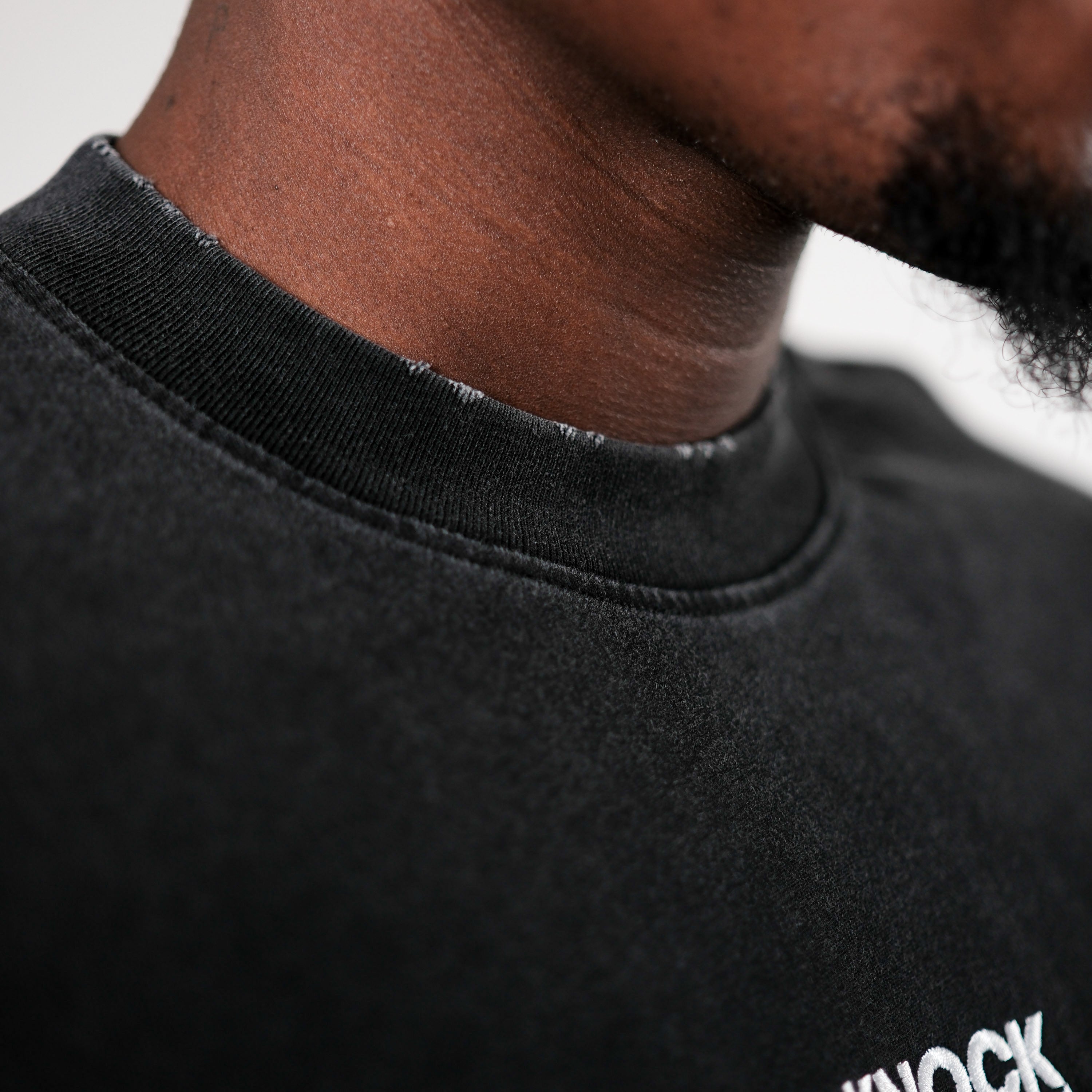 LIMITED VINCIT QUI PATITUR LONG SLEEVE TEE