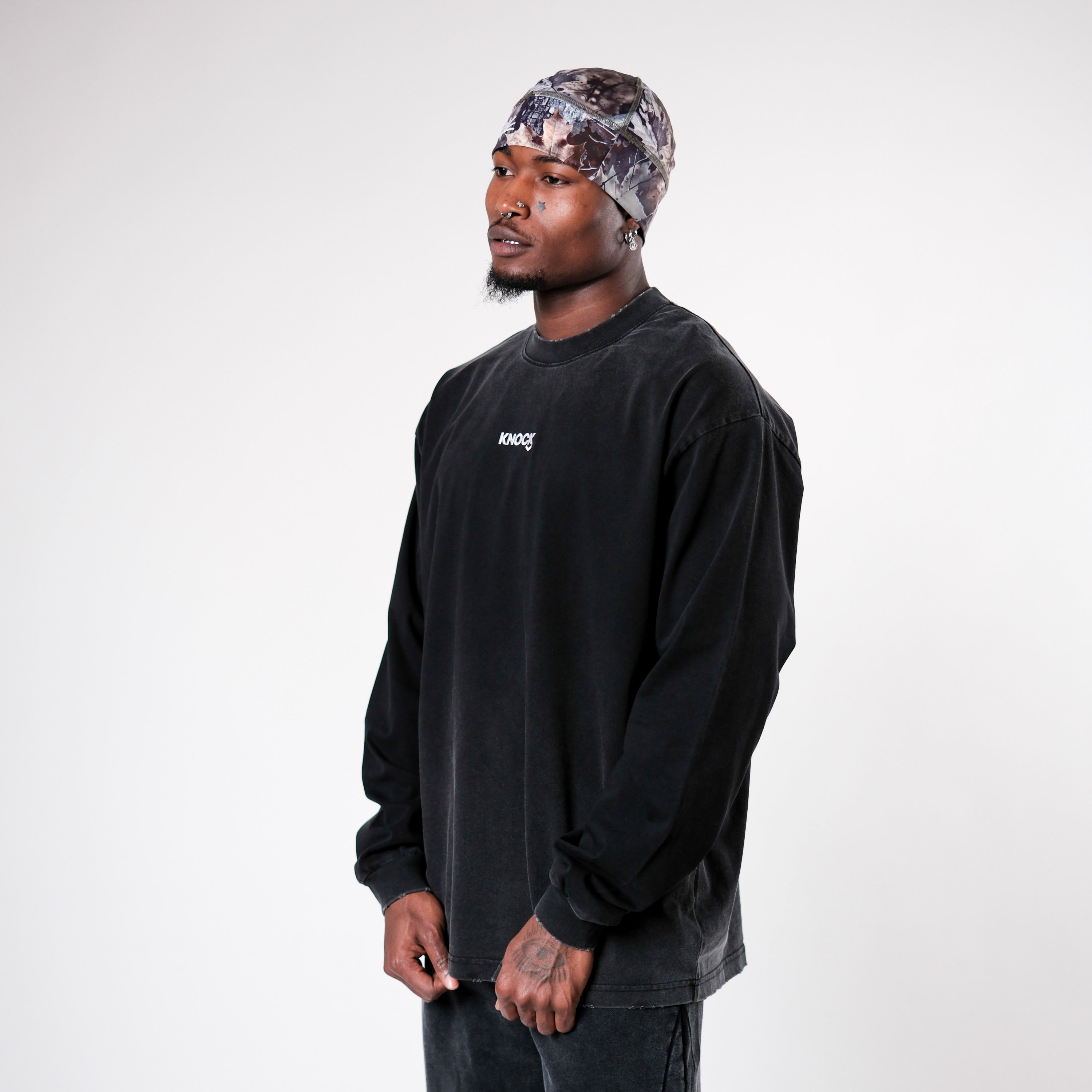 LIMITED VINCIT QUI PATITUR LONG SLEEVE TEE