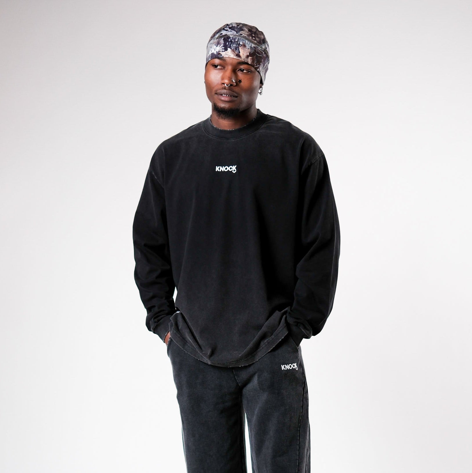 LIMITED VINCIT QUI PATITUR LONG SLEEVE TEE