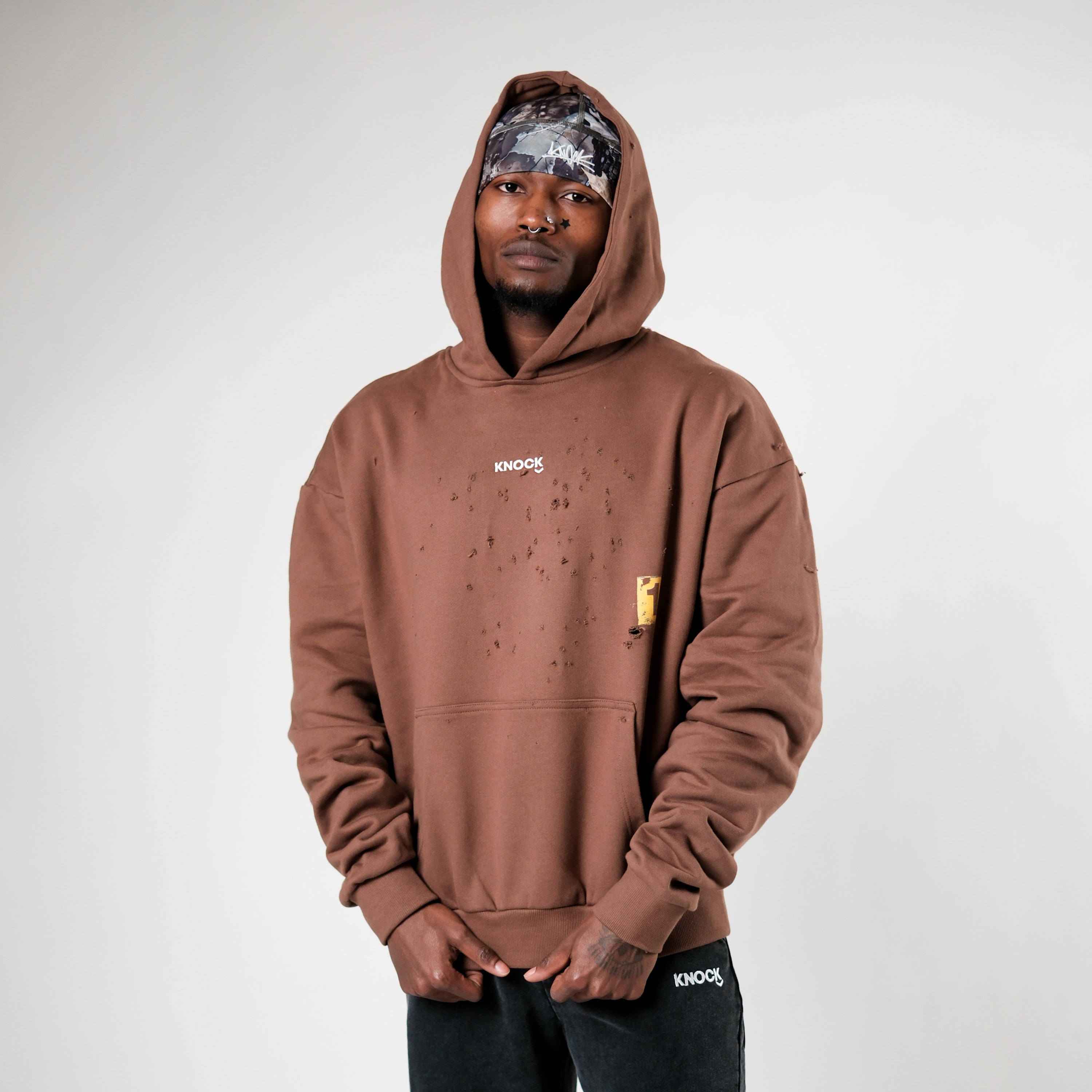 CASE CLOSED HOODIE BROWN