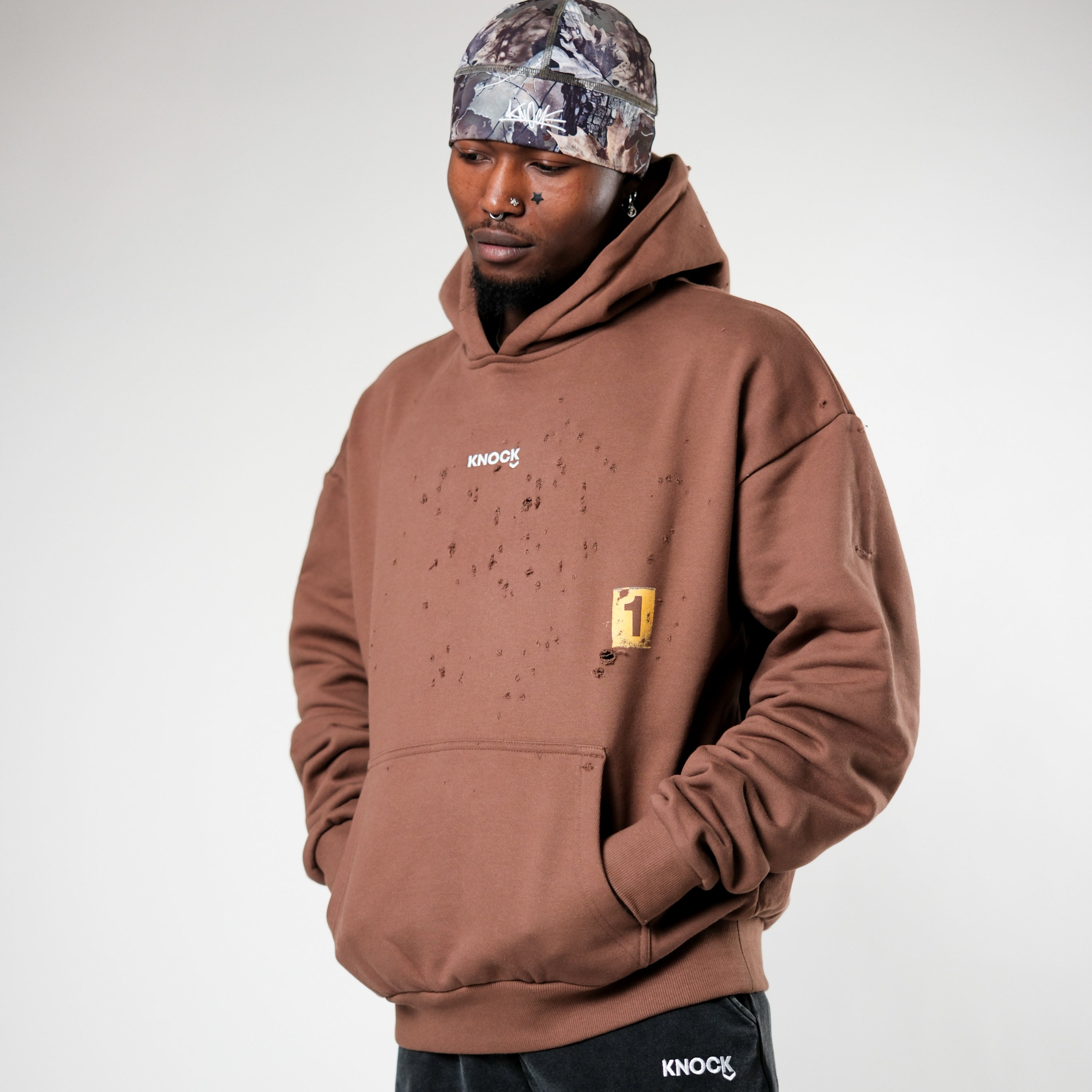 CASE CLOSED HOODIE BROWN