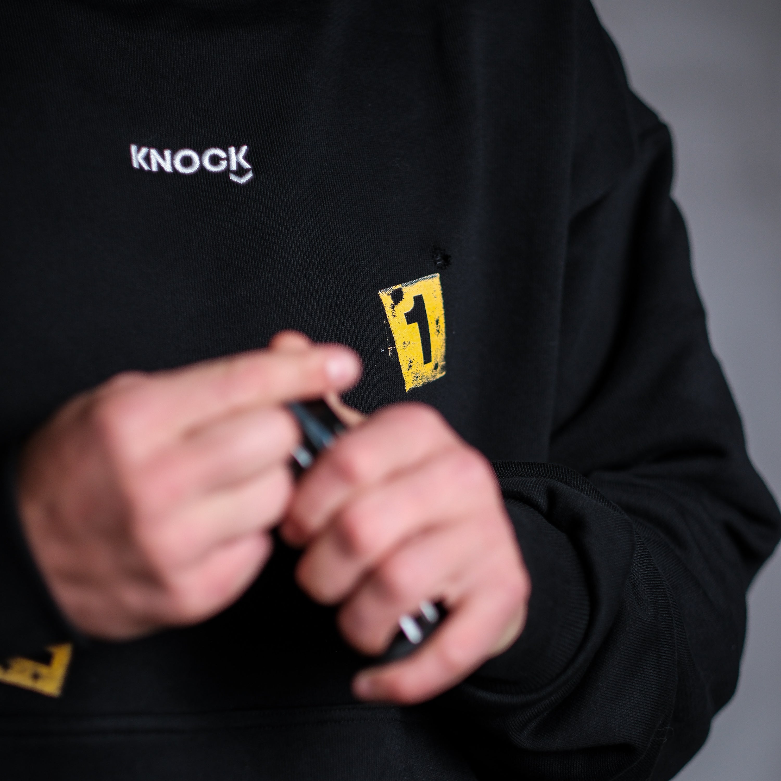 CASE CLOSED DŽEMPERIS – KNOCK