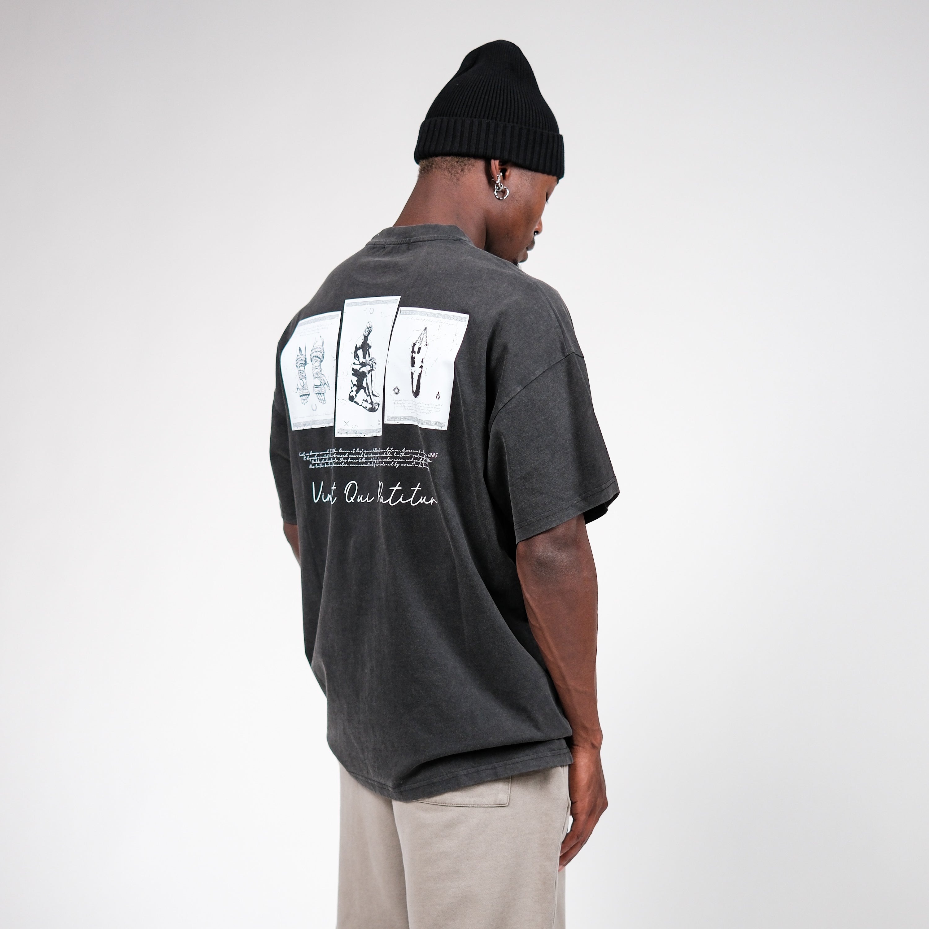 VINCIT QUI PATITUR VINTAGE TEE