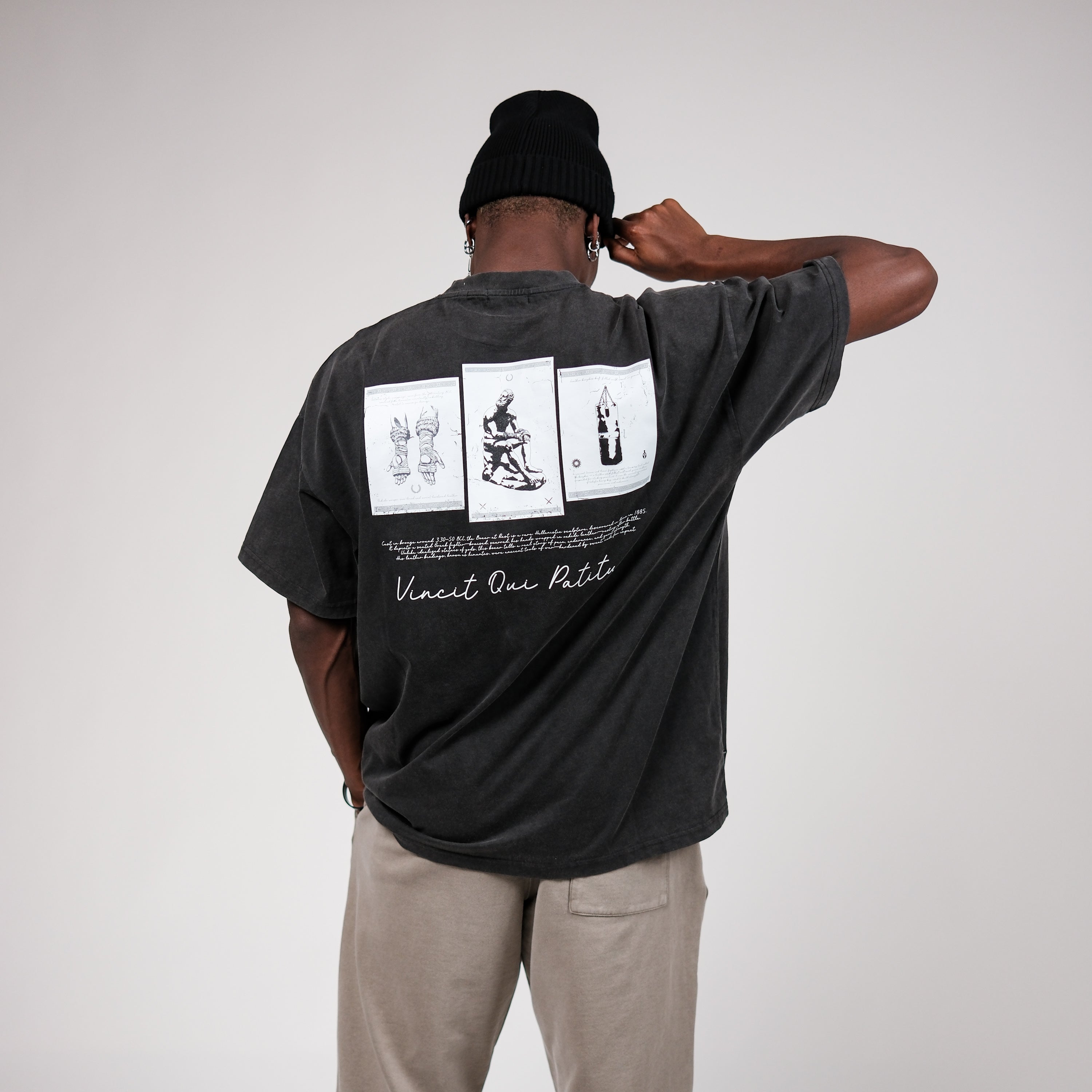 VINCIT QUI PATITUR VINTAGE TEE