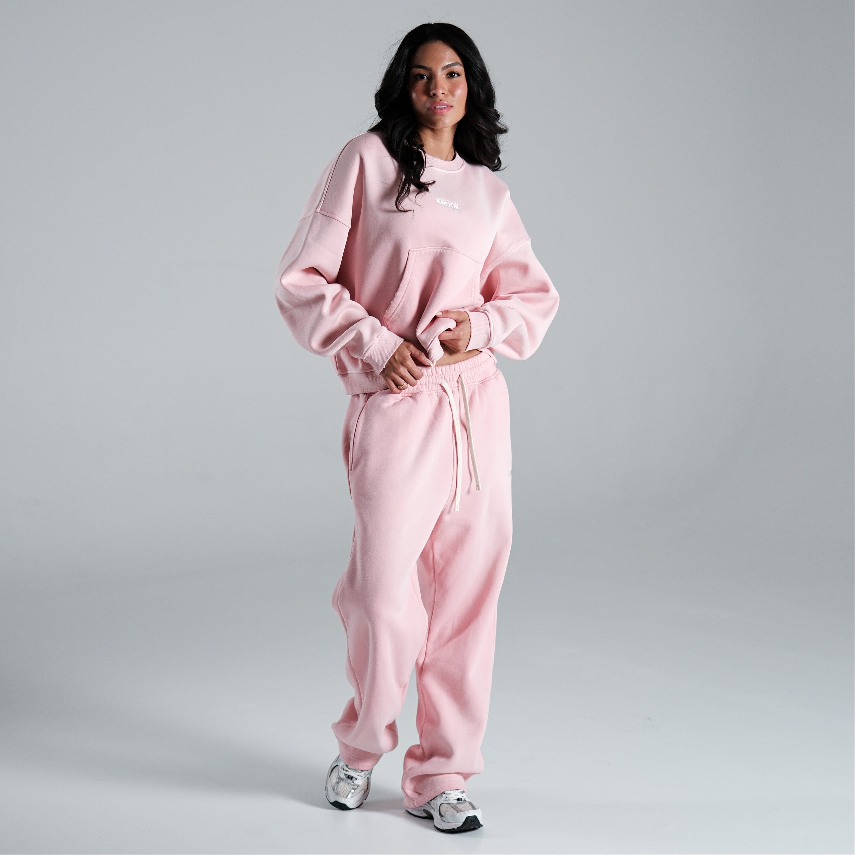 BLUSHBRUSH TIESAUS KIRPIMO JOGGERS TIPO KELNĖS