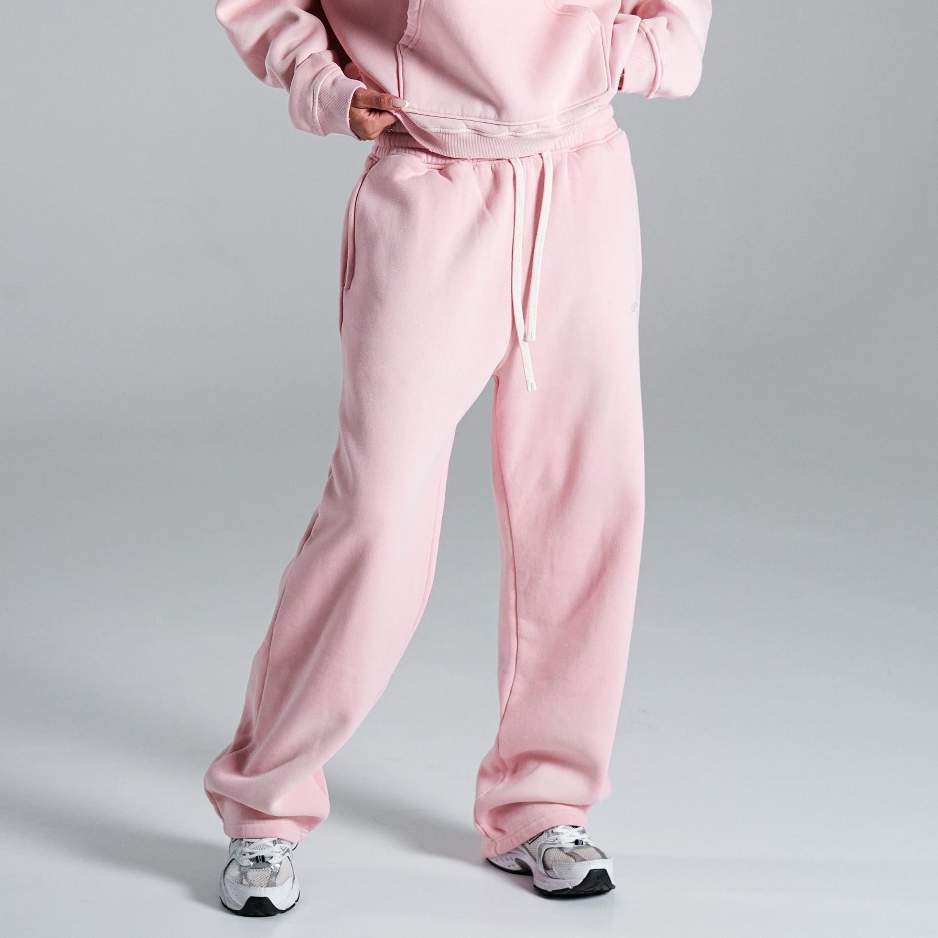 BLUSHBRUSH TIESAUS KIRPIMO JOGGERS TIPO KELNĖS