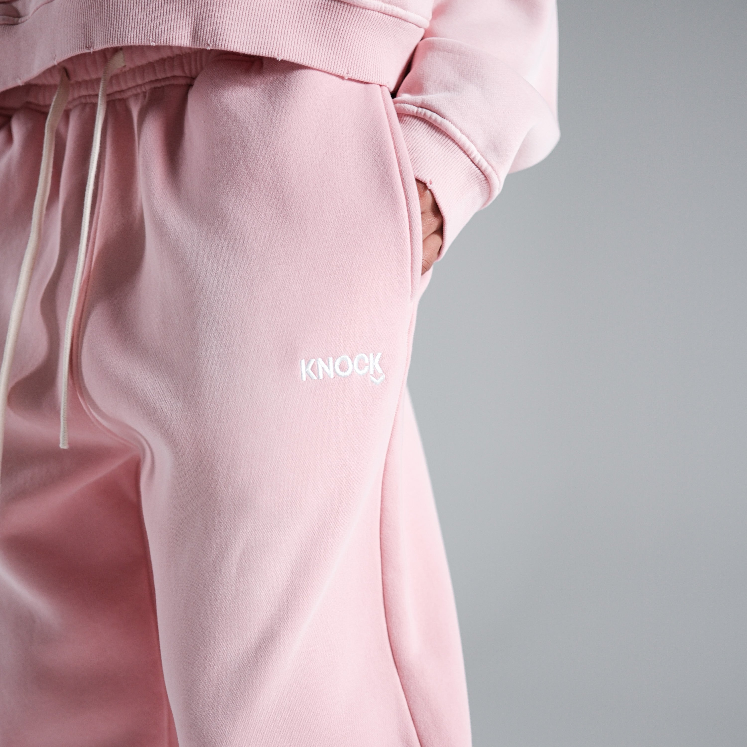 BLUSHBRUSH TIESAUS KIRPIMO JOGGERS TIPO KELNĖS