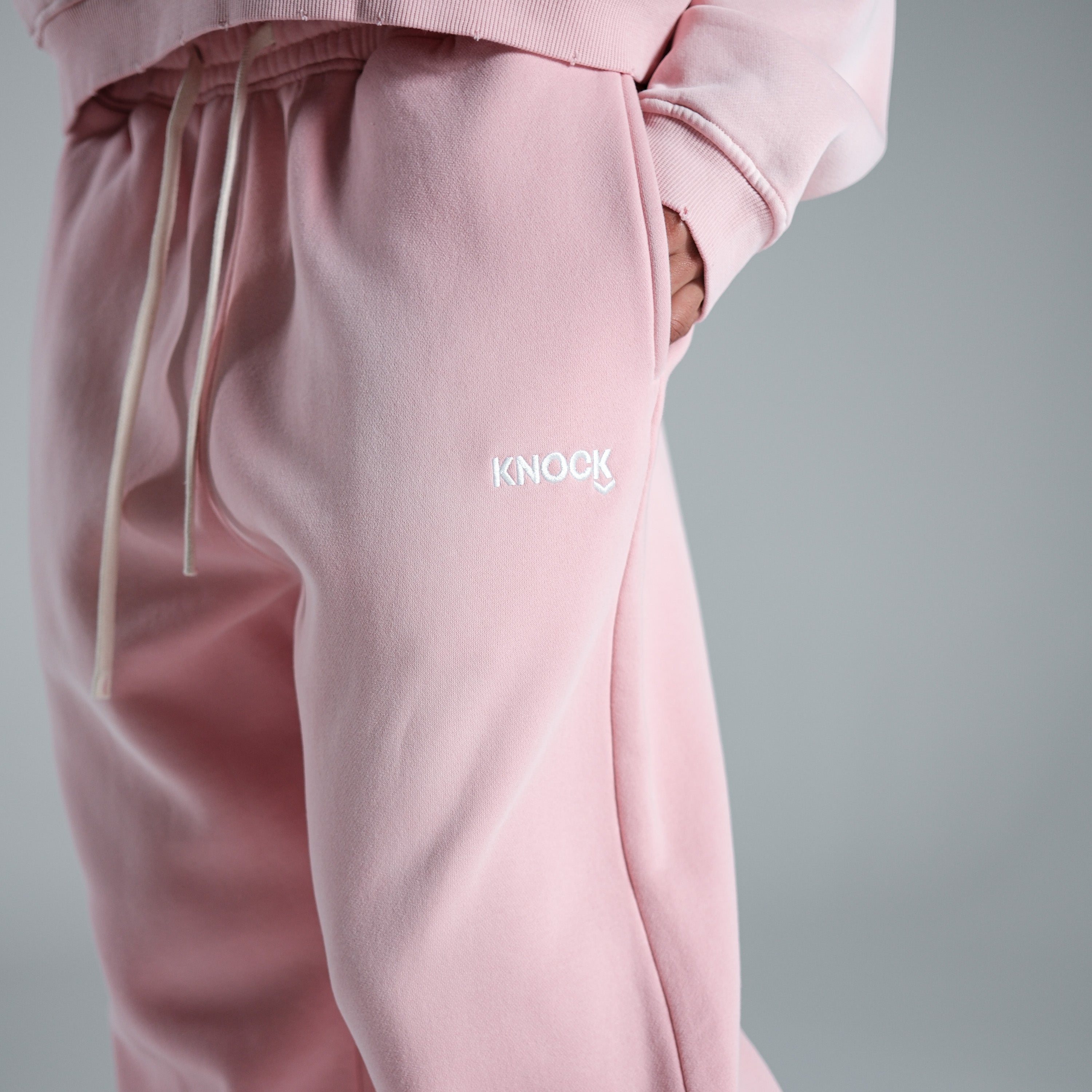 BLUSHBRUSH TIESAUS KIRPIMO JOGGERS TIPO KELNĖS