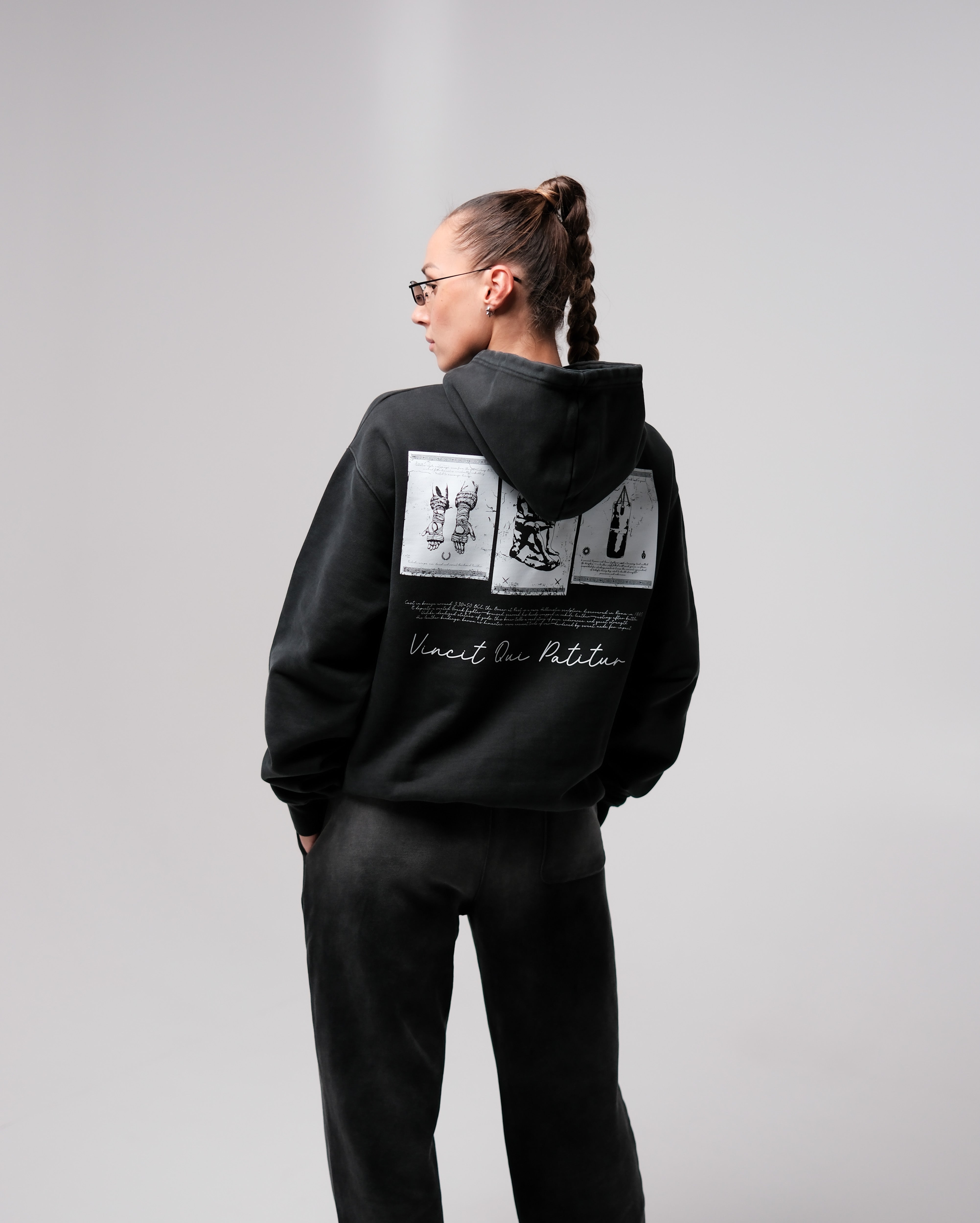 VINCIT QUI PATITUR ULTRA HEAVY HOODIE