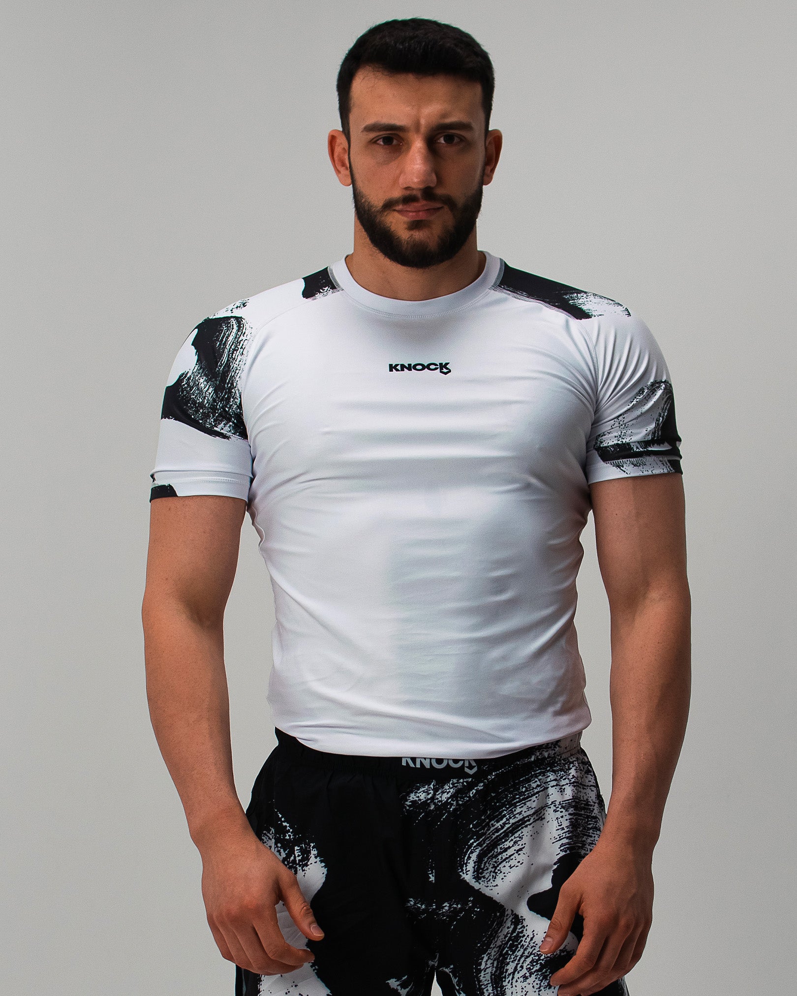 V. T. RASHGUARD WHITE