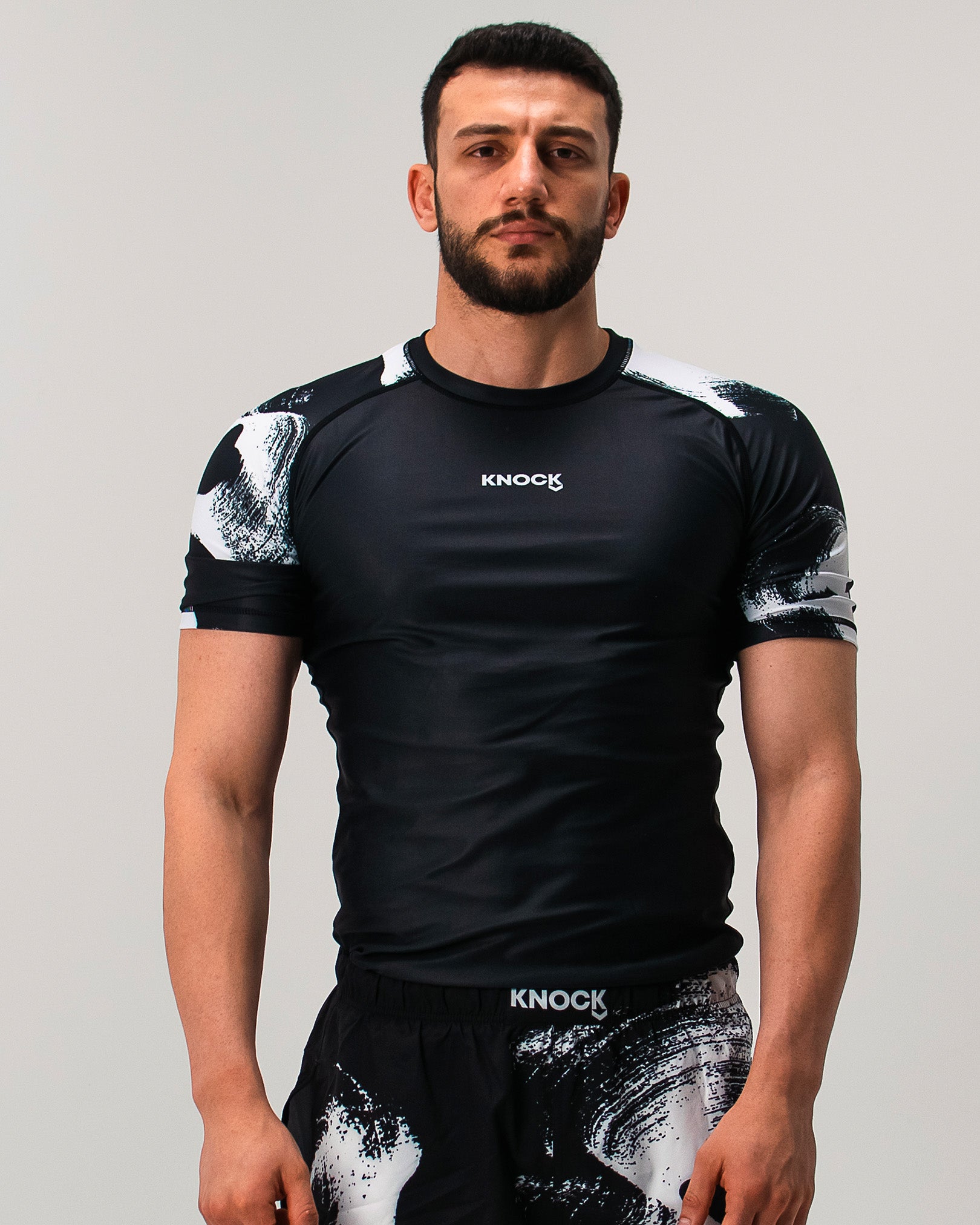V. T. RASHGUARD BLACK
