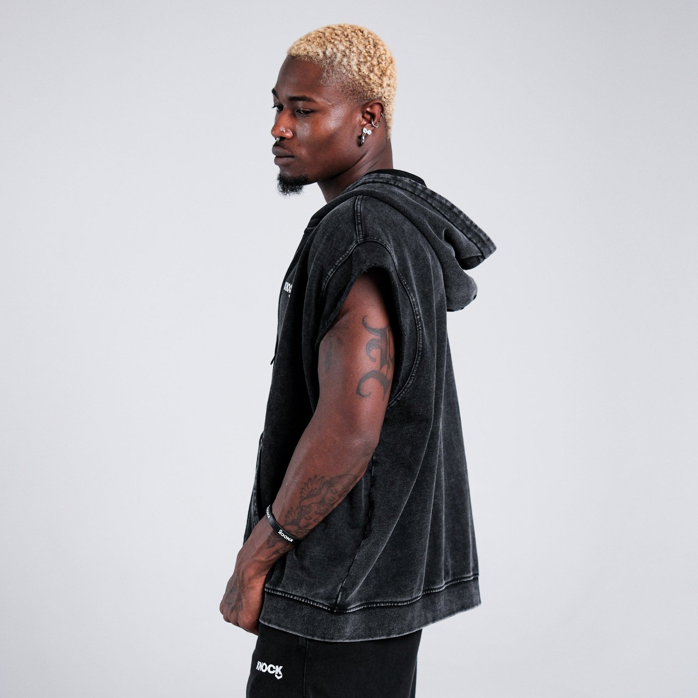 BLACKOUT HOODED VEST