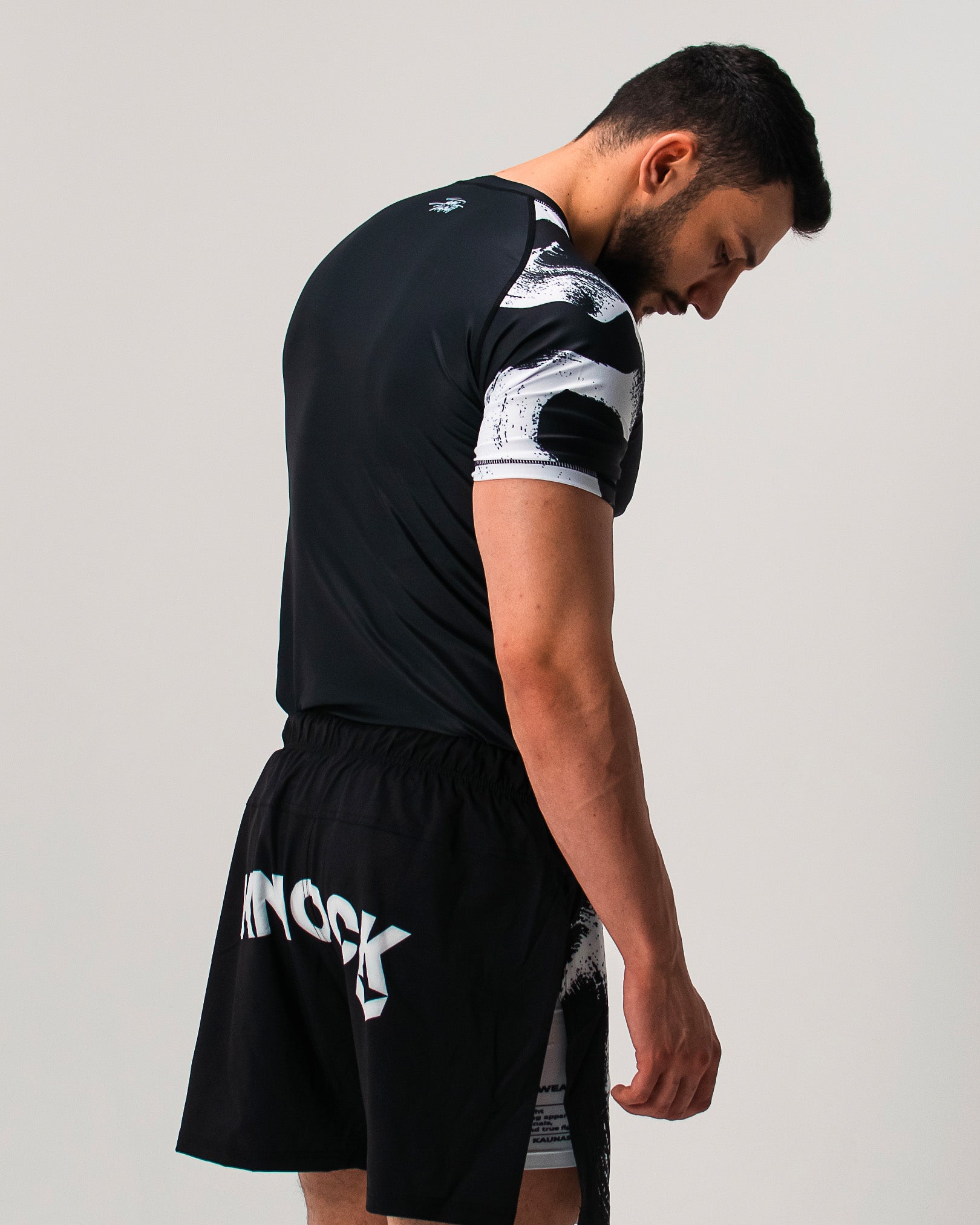 V. T. RASHGUARD BLACK