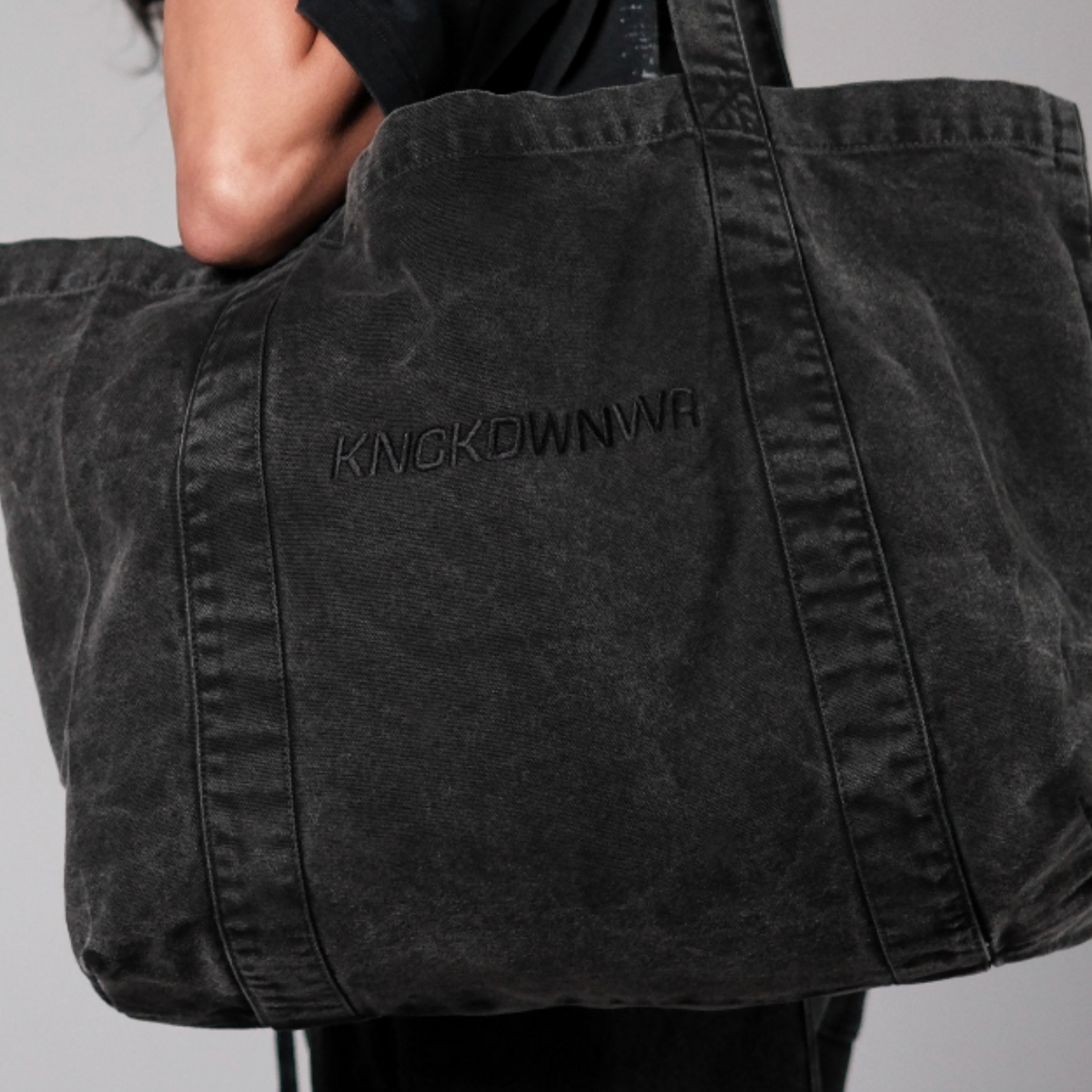 VINTAGE BLACK TOTE BAG