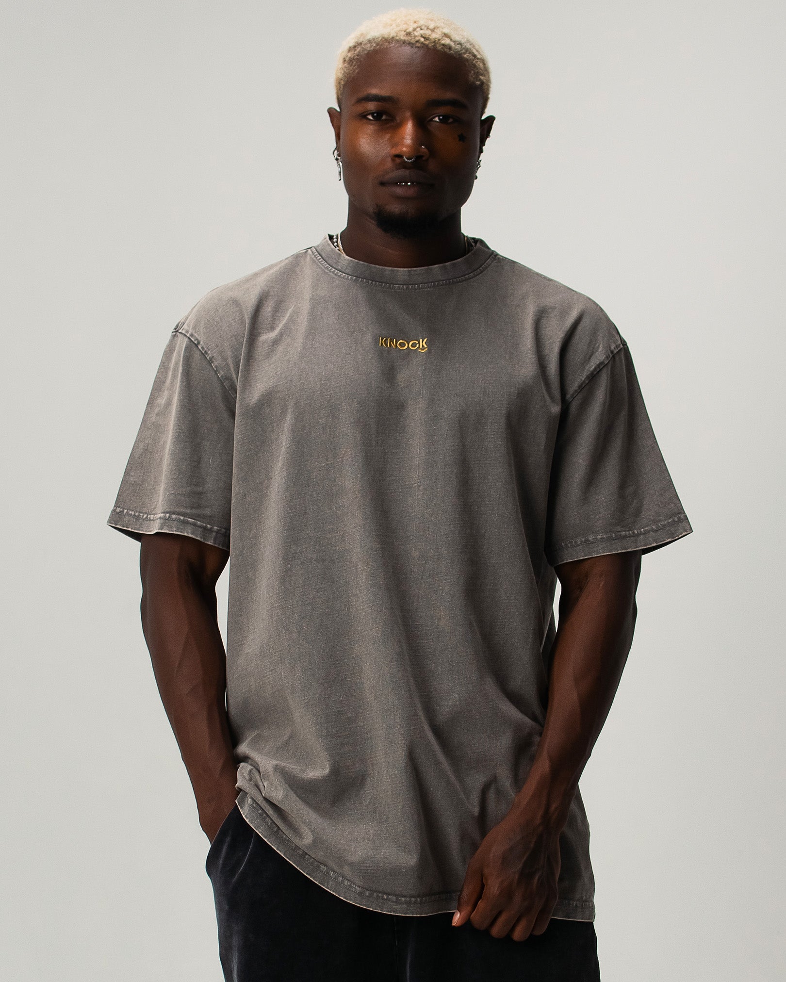ASTROKNEE 2.0 OVERSIZED TEE ASPHALT