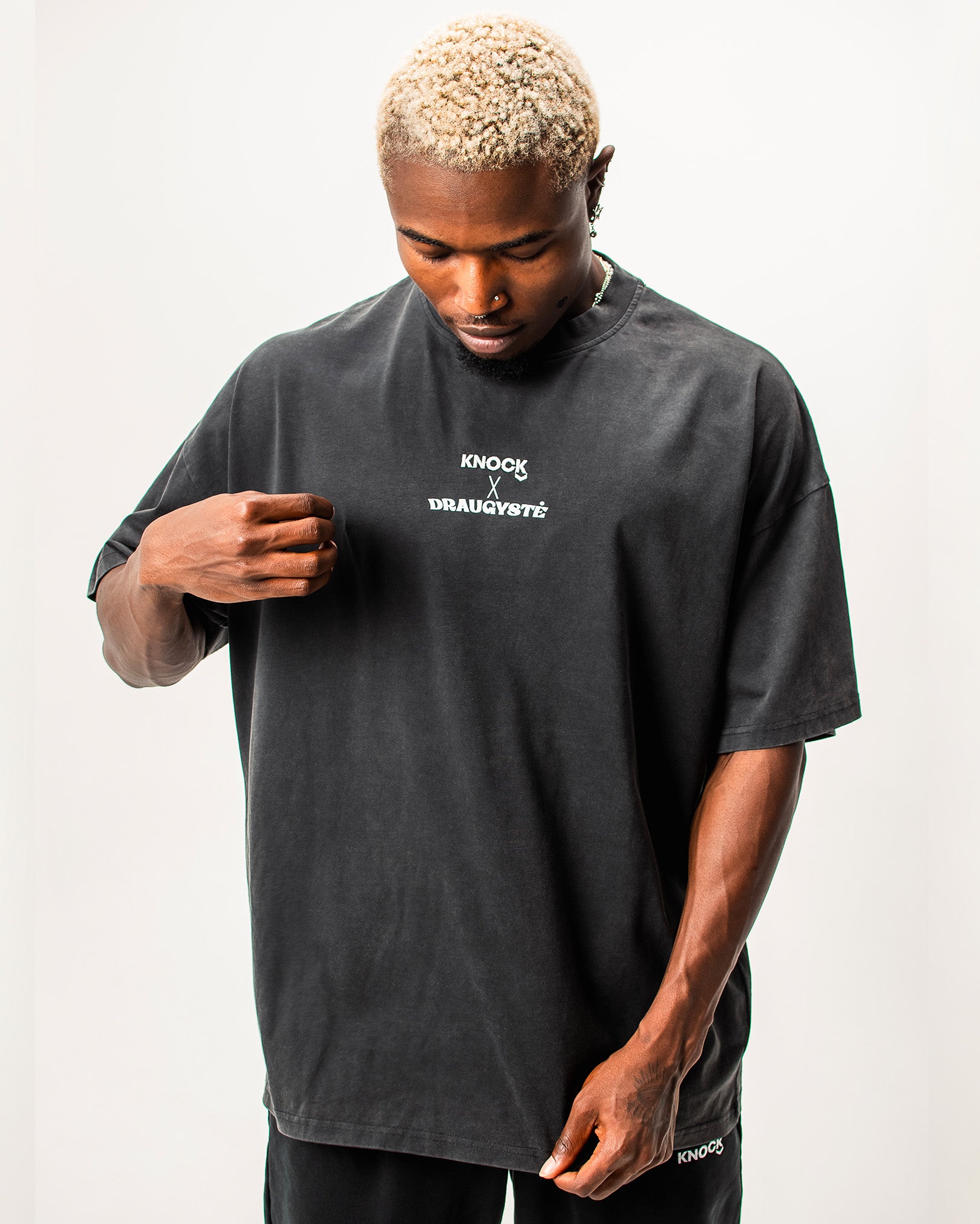 Pre-Order Draugystė X Knock TEE
