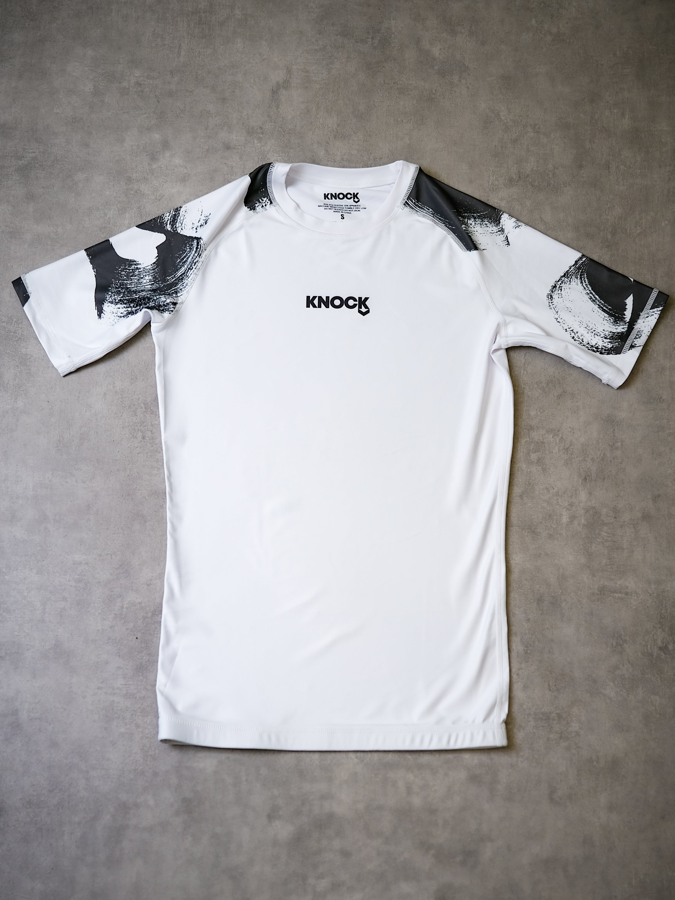 V. T. RASHGUARD WHITE