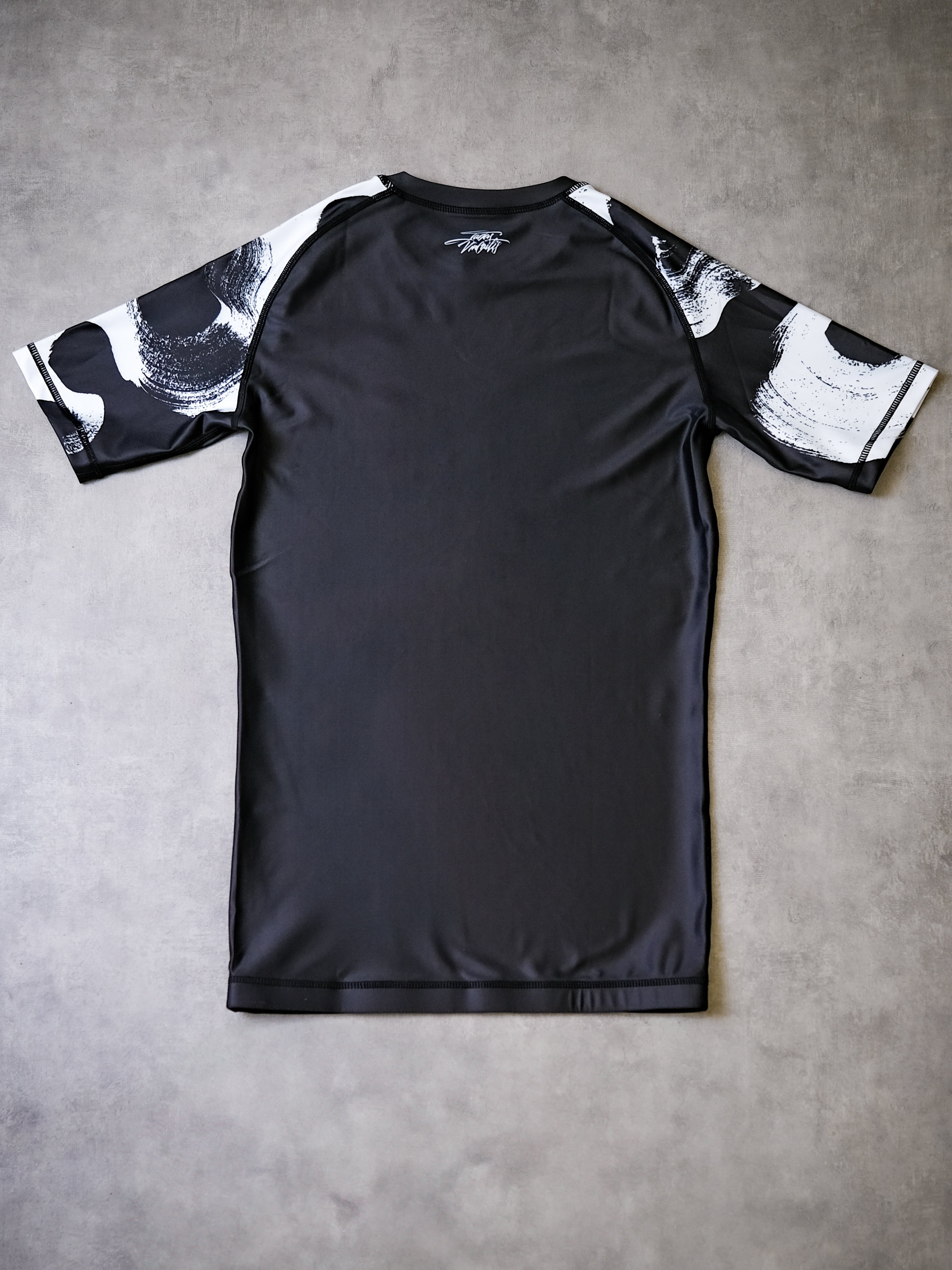 V. T. RASHGUARD BLACK