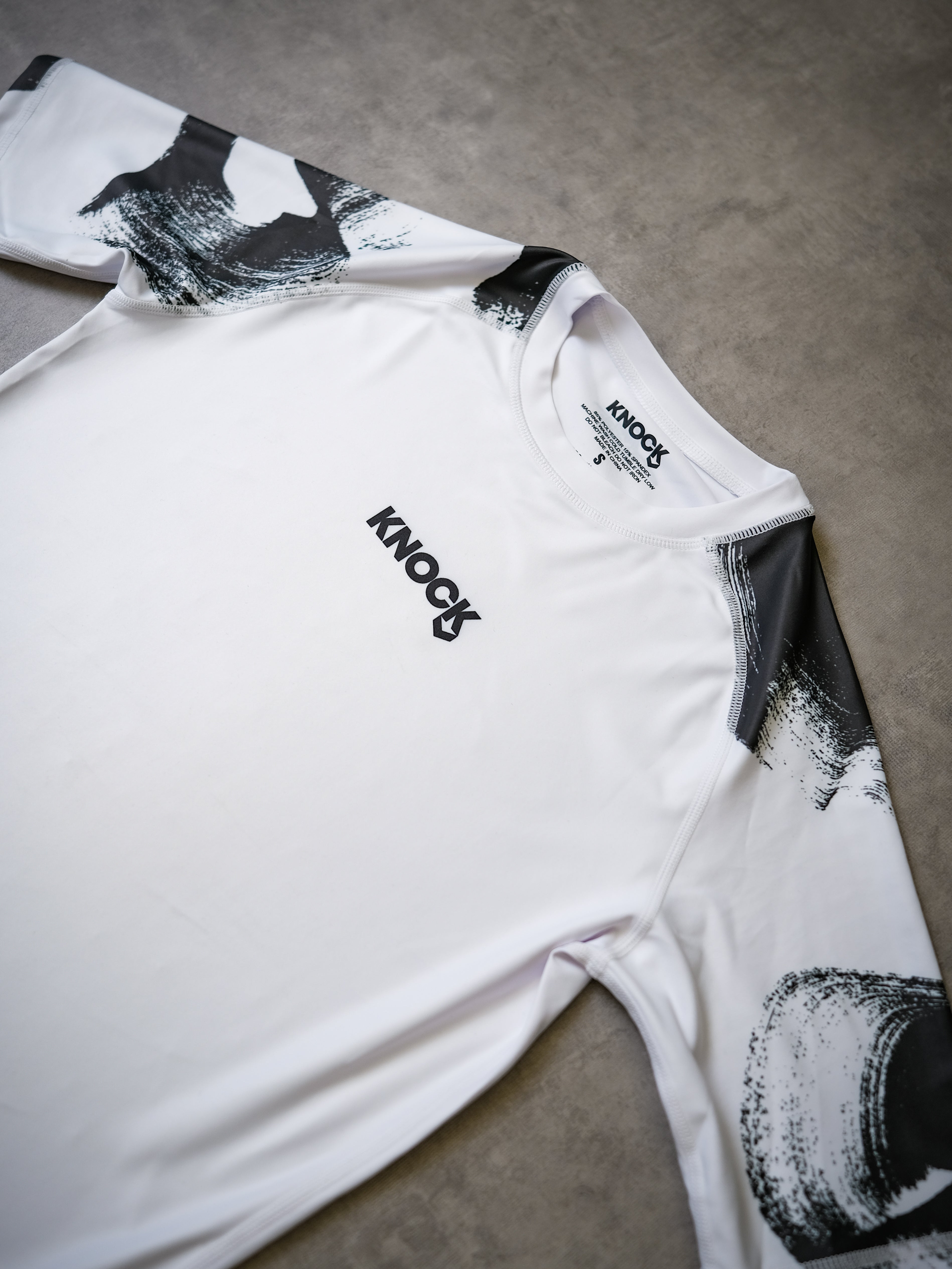 V. T. RASHGUARD WHITE