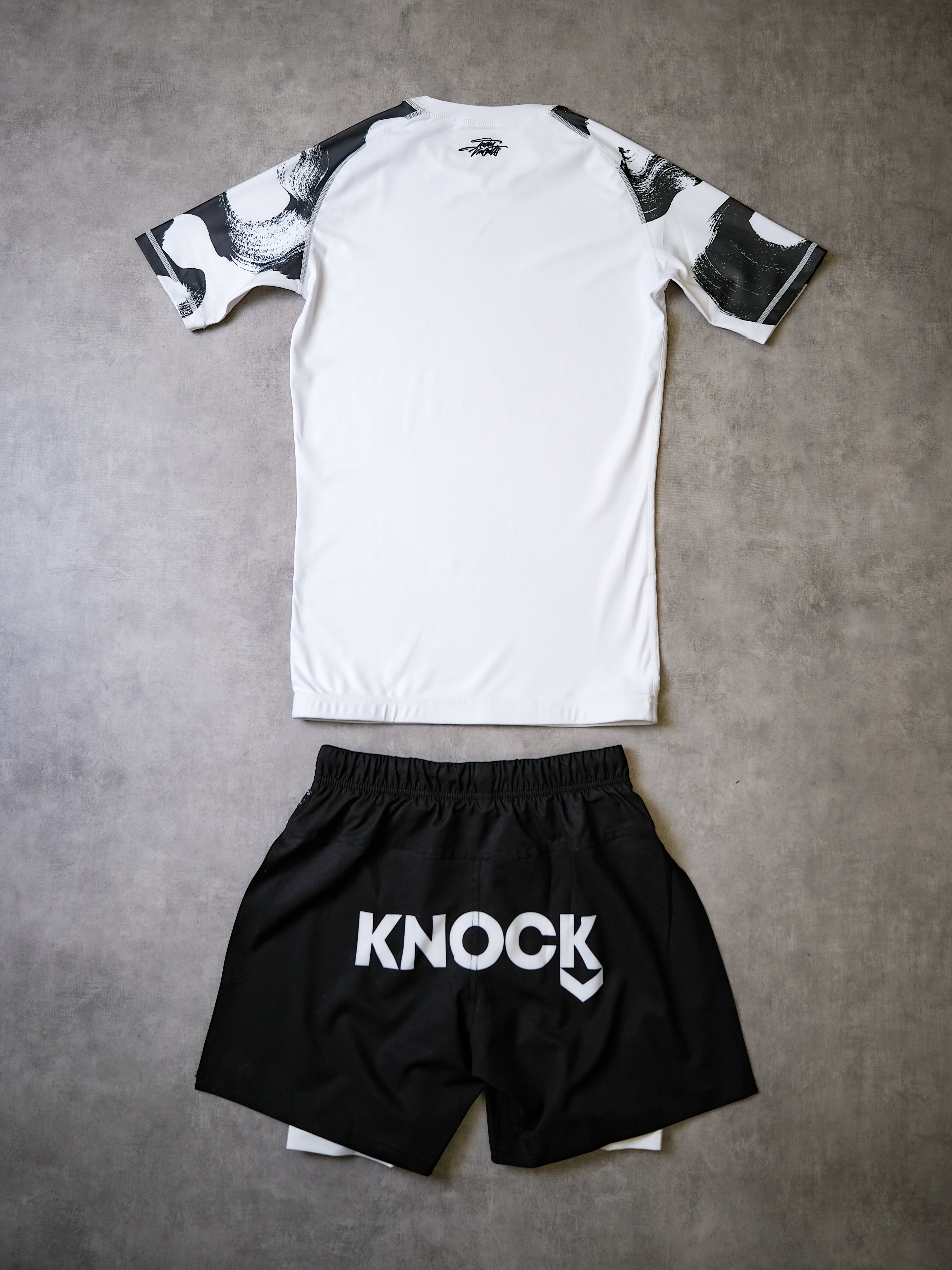 V. T. RASHGUARD WHITE