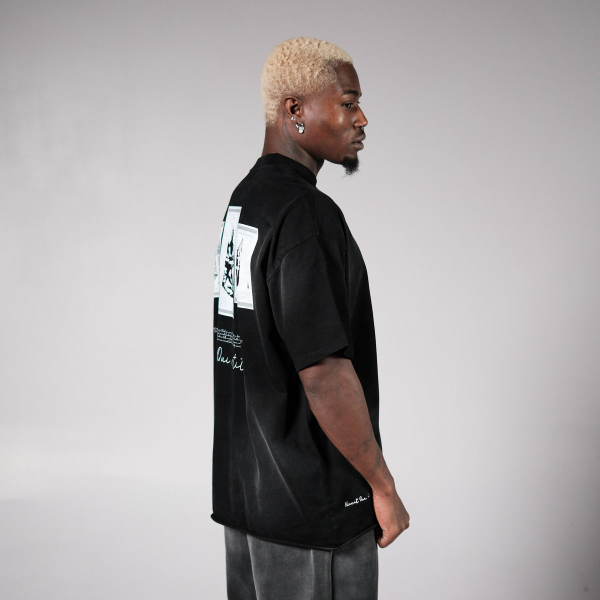 VINCIT QUI PATITUR TEE LOOSE BOTTOM