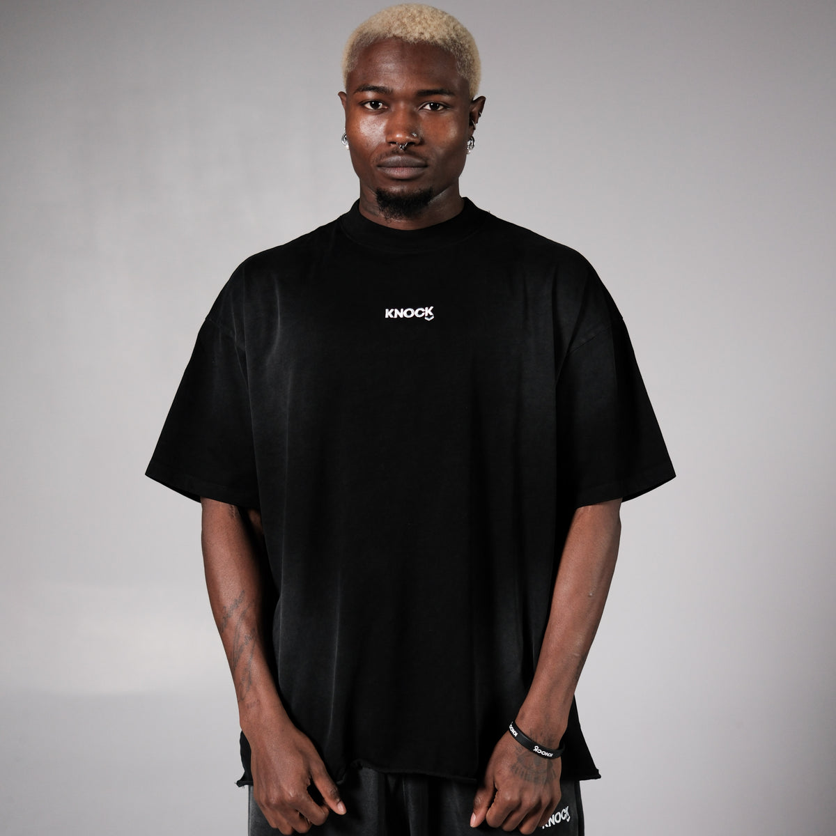VINCIT QUI PATITUR TEE LOOSE BOTTOM
