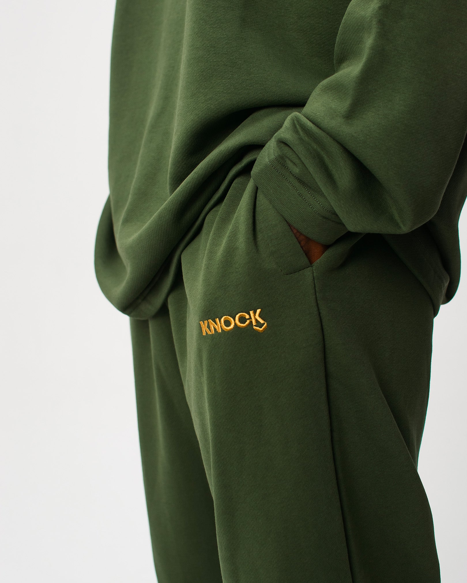 ASTROKNEE 2.0 KHAKI SWEATER